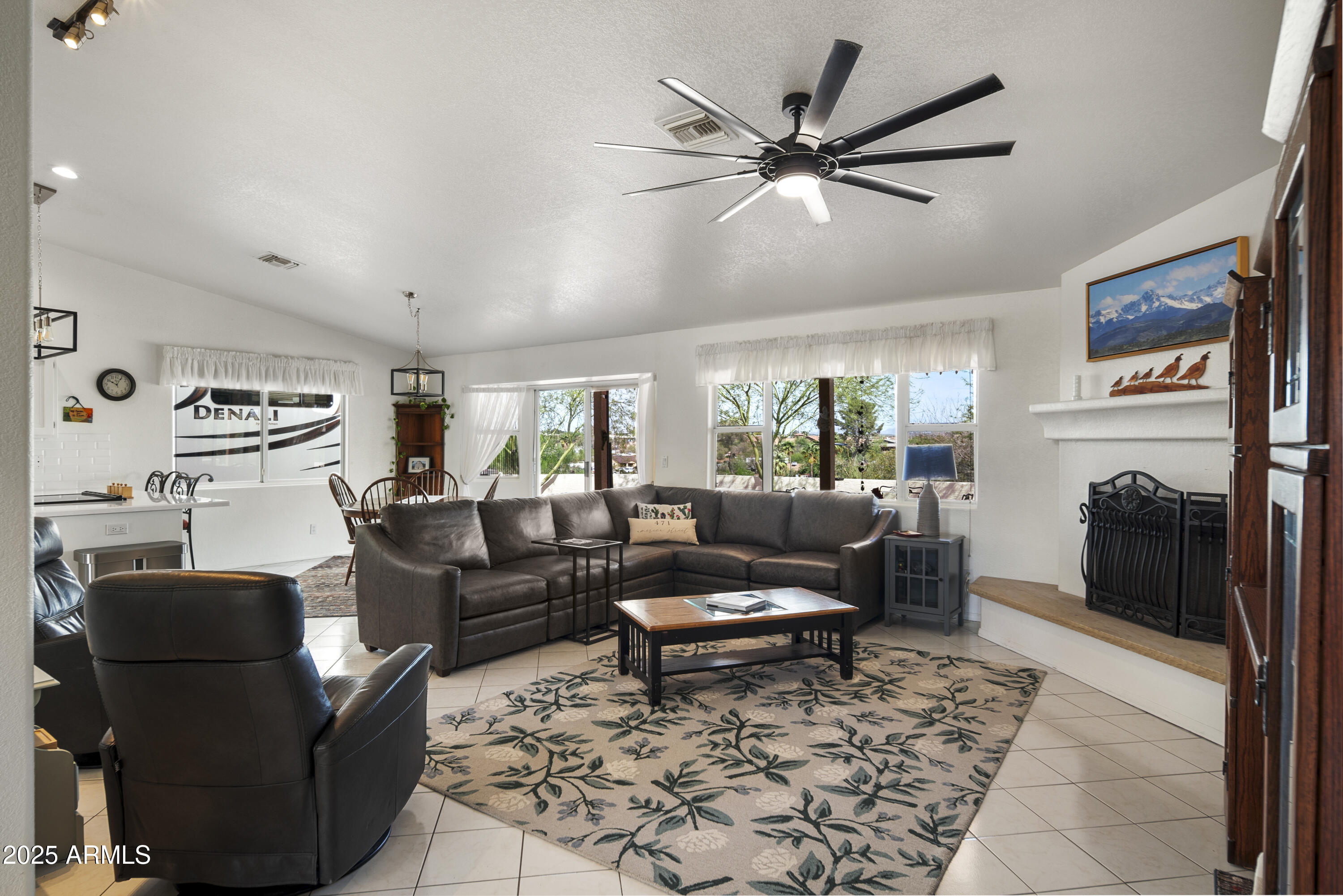 471 America Street Property Photo 8
