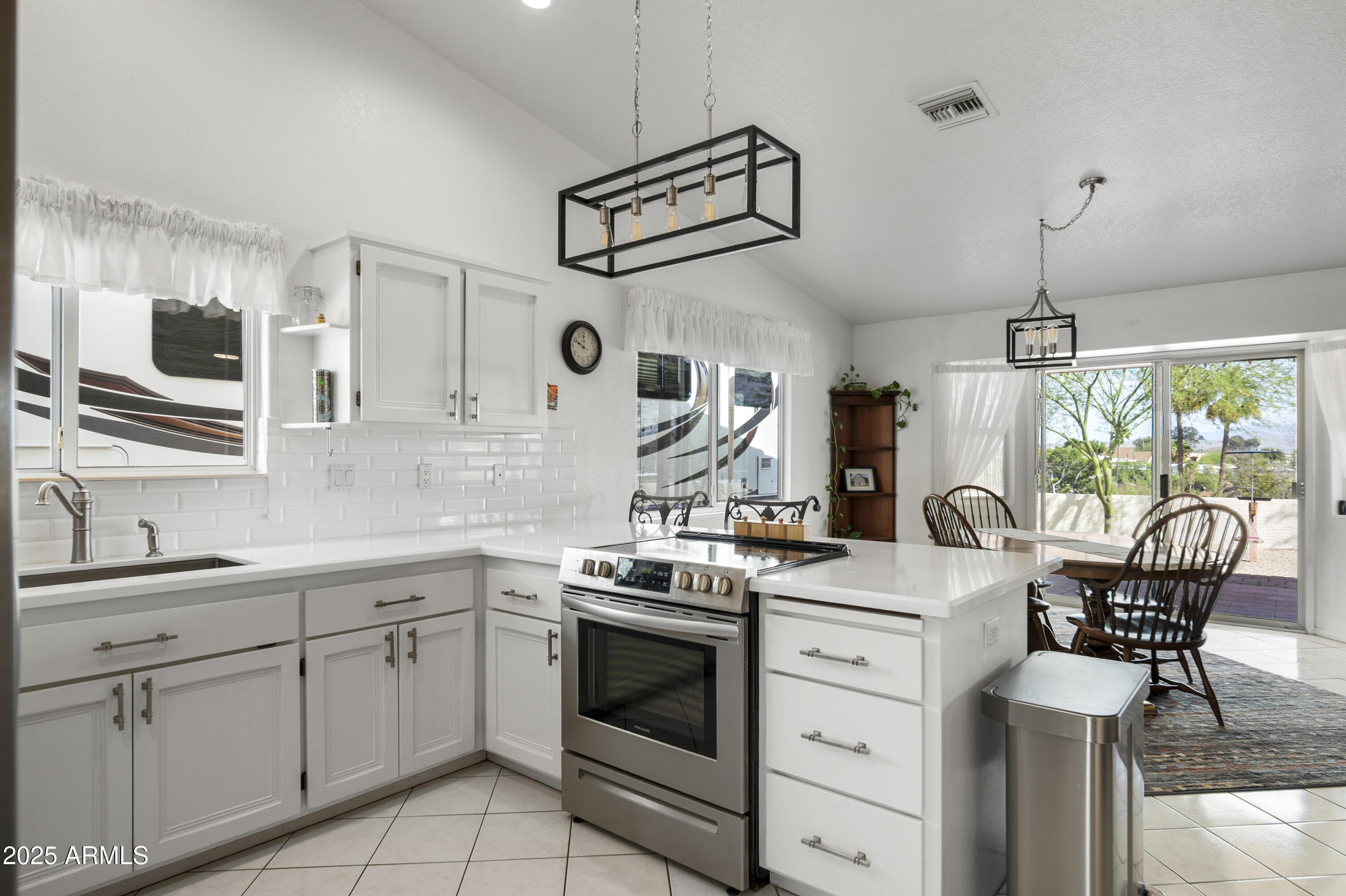 471 America Street Property Photo 13