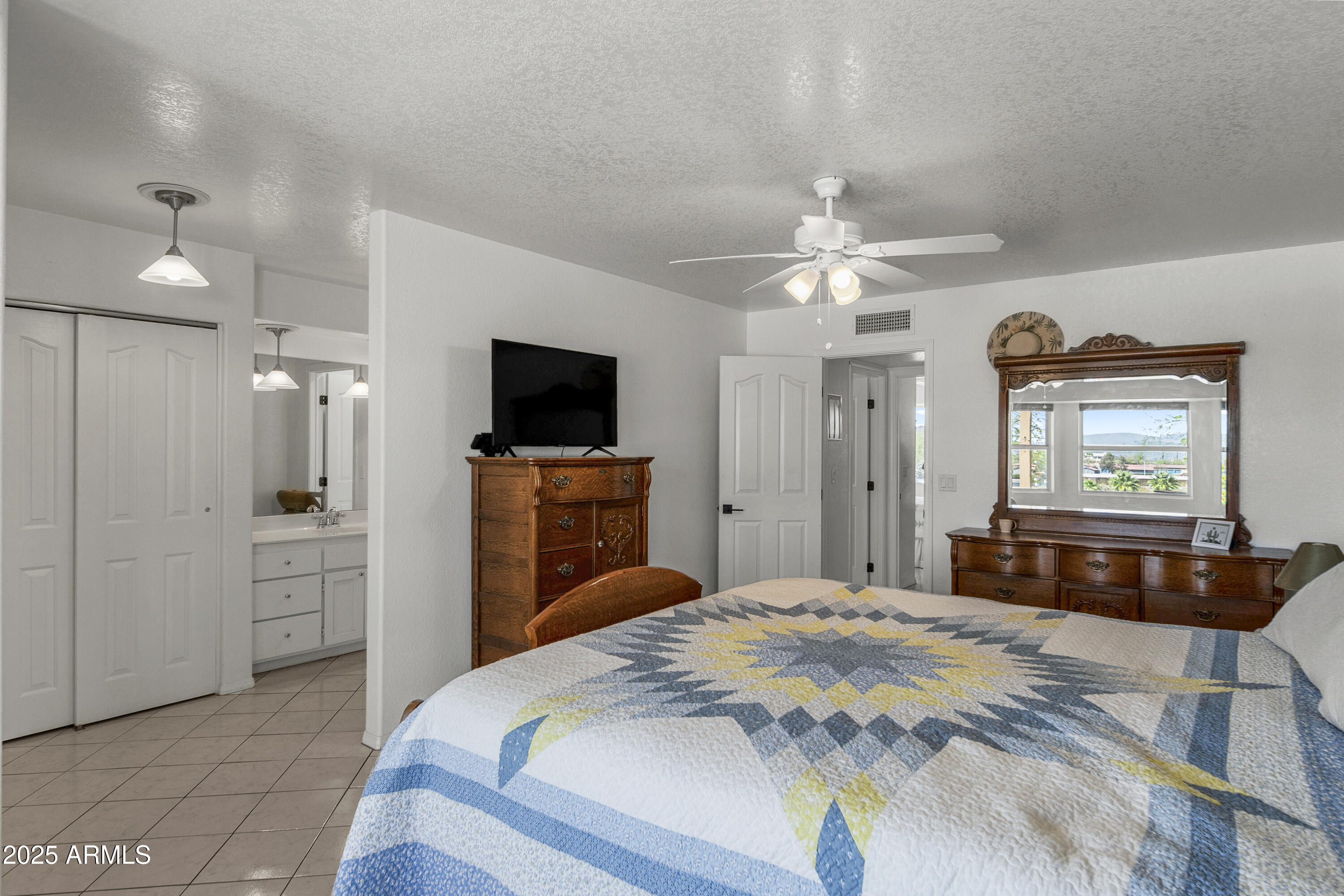471 America Street Property Photo 21