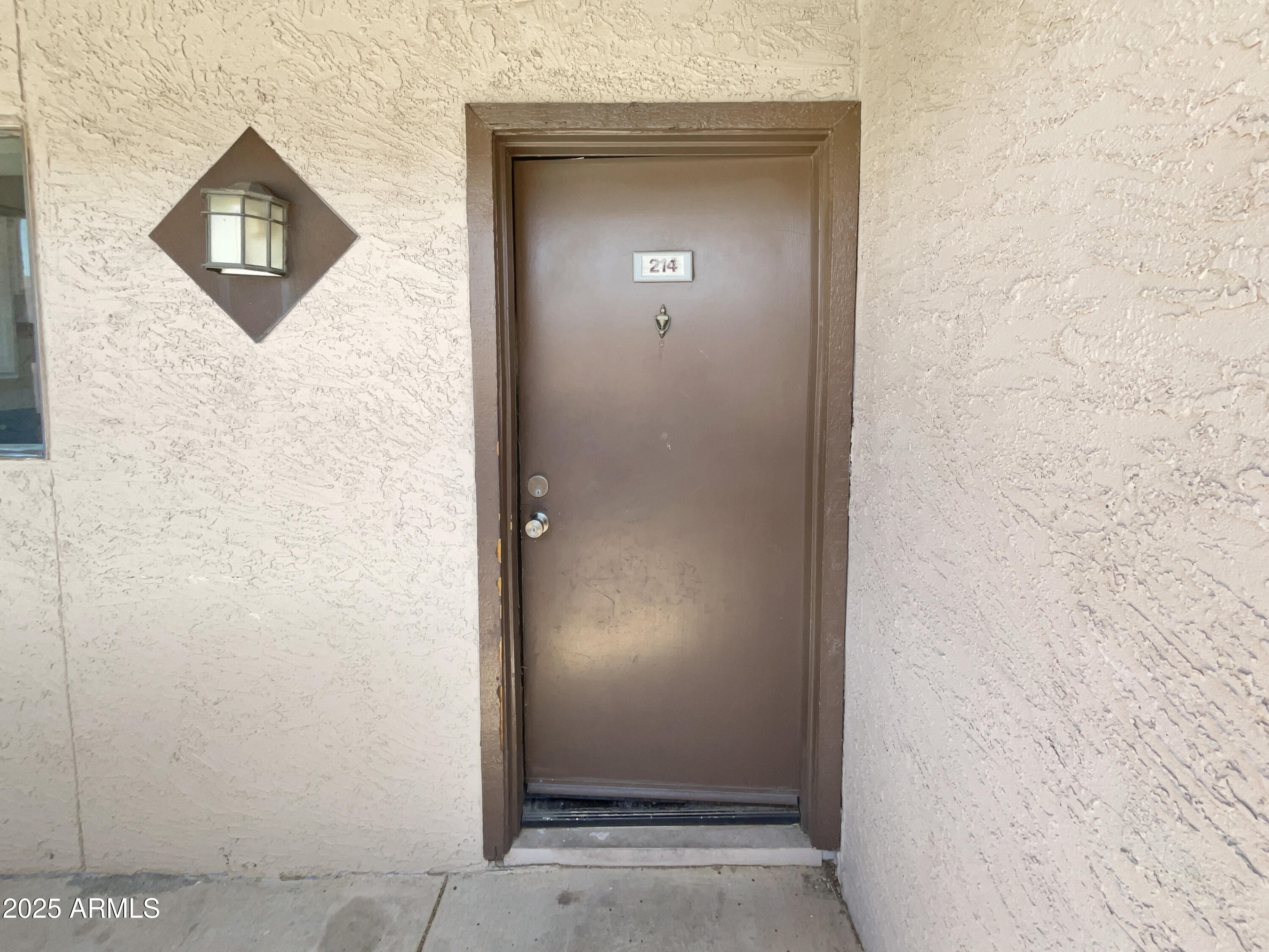 1065 W 1st Street Property Photo 6