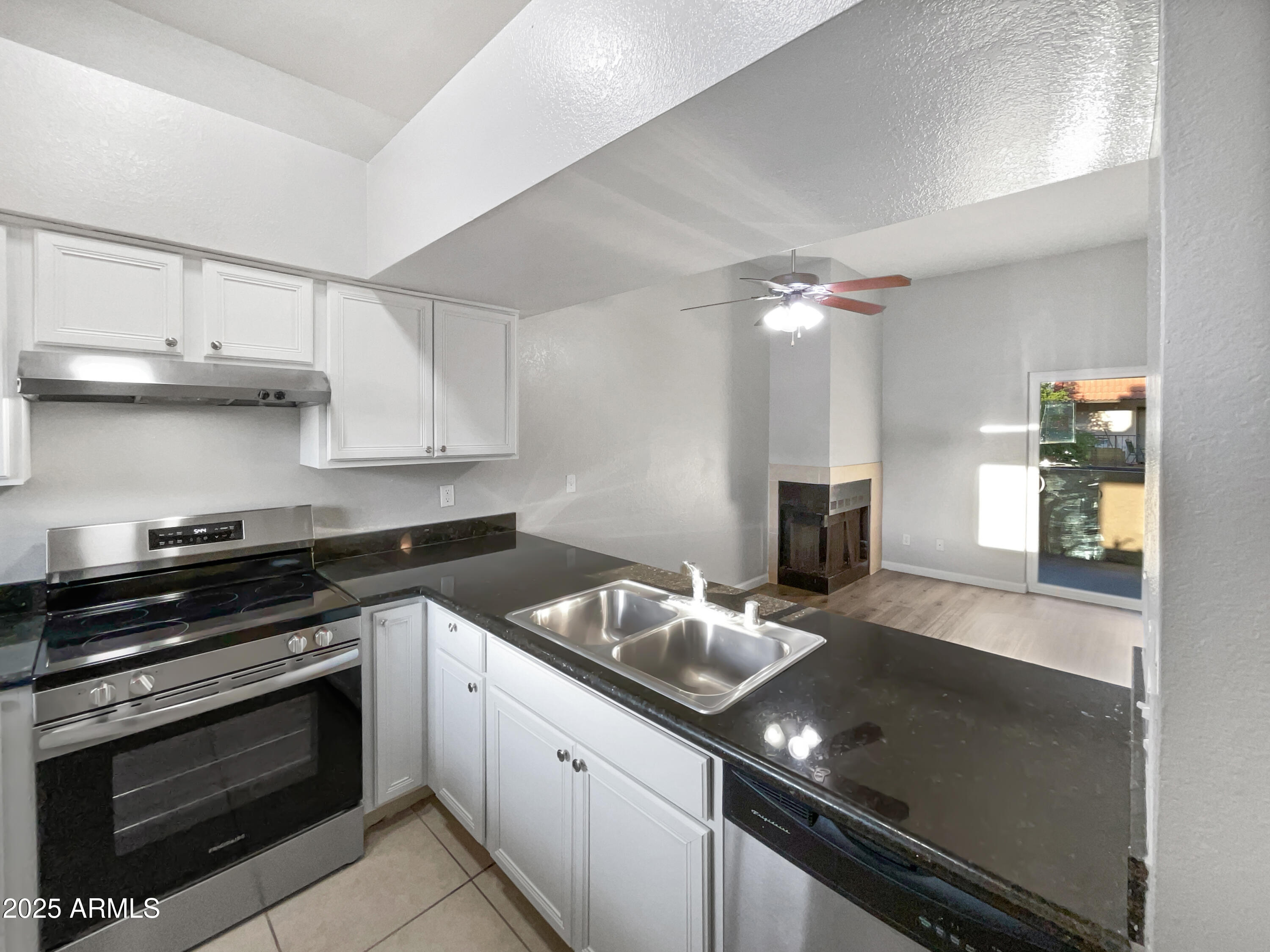 1065 W 1st Street Property Photo 7