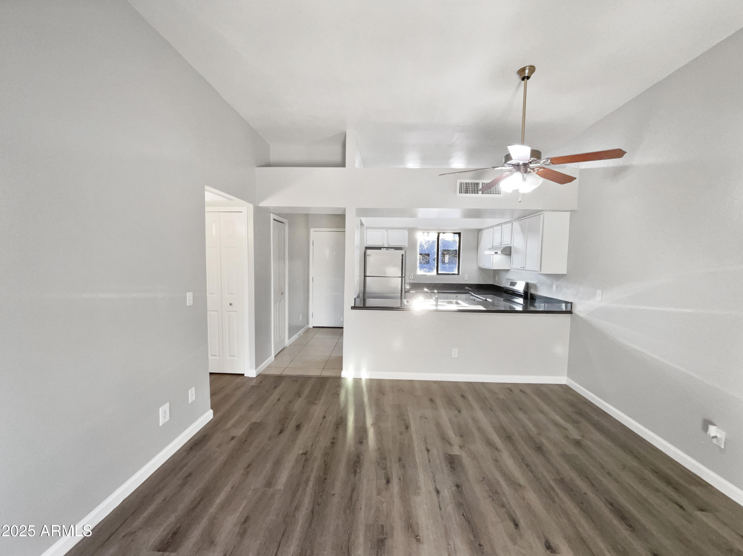 1065 W 1st Street Property Photo 12