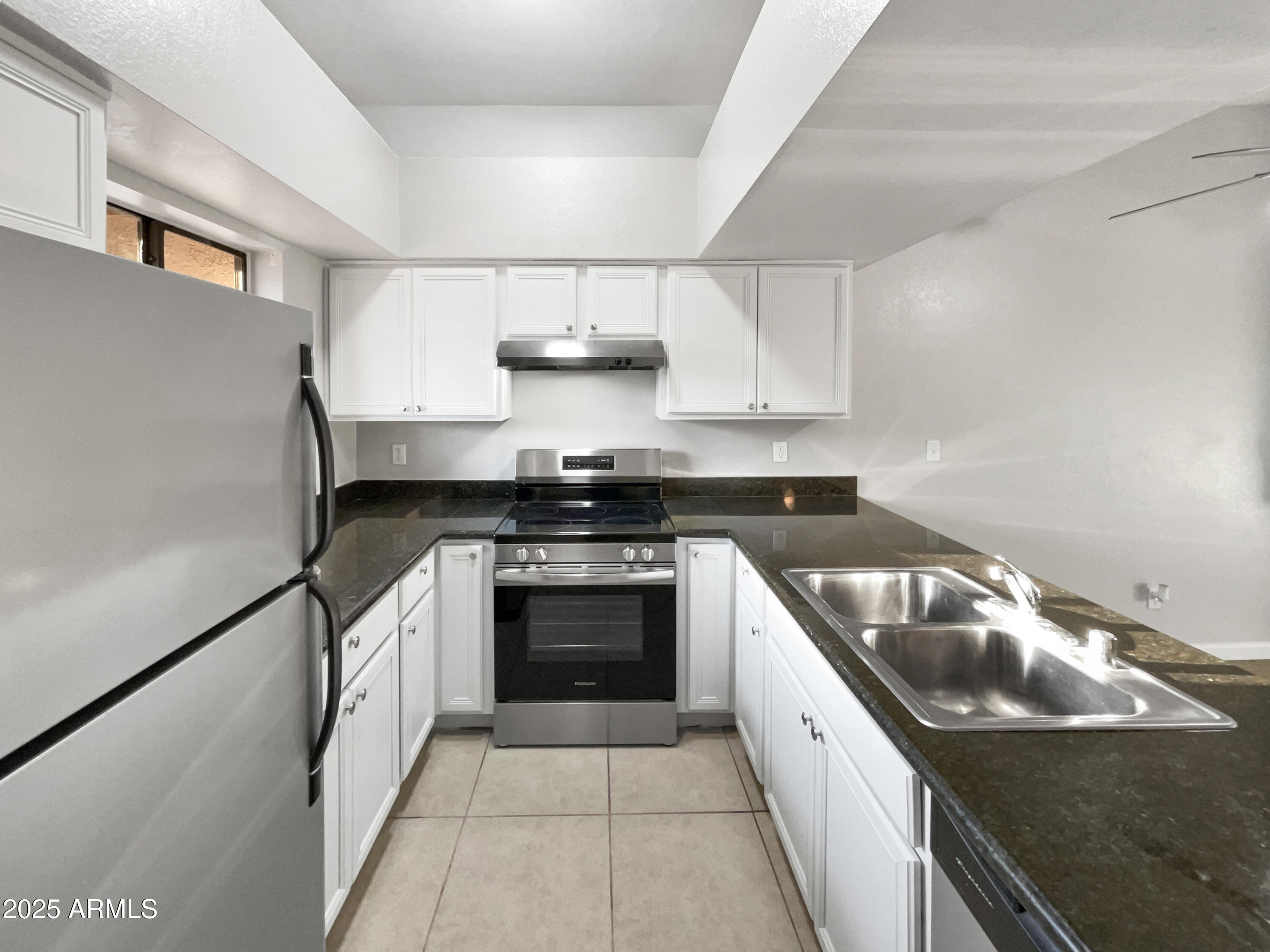 1065 W 1st Street Property Photo 13