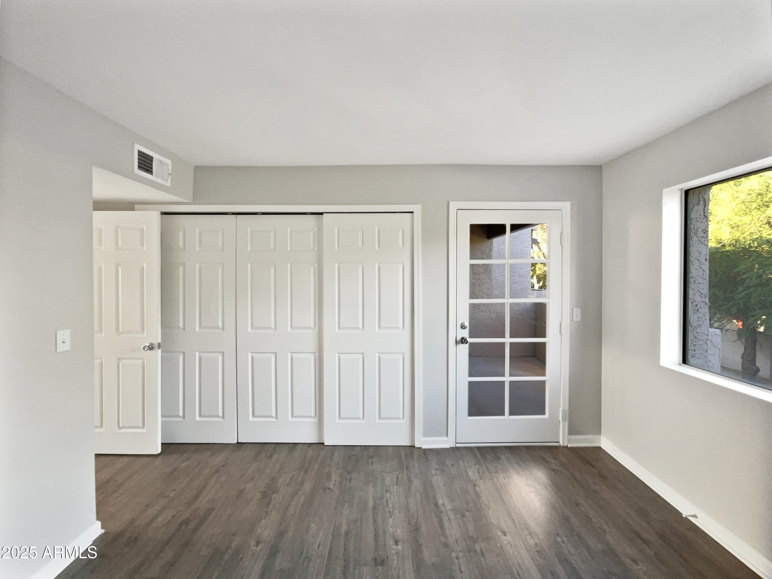 1065 W 1st Street Property Photo 16