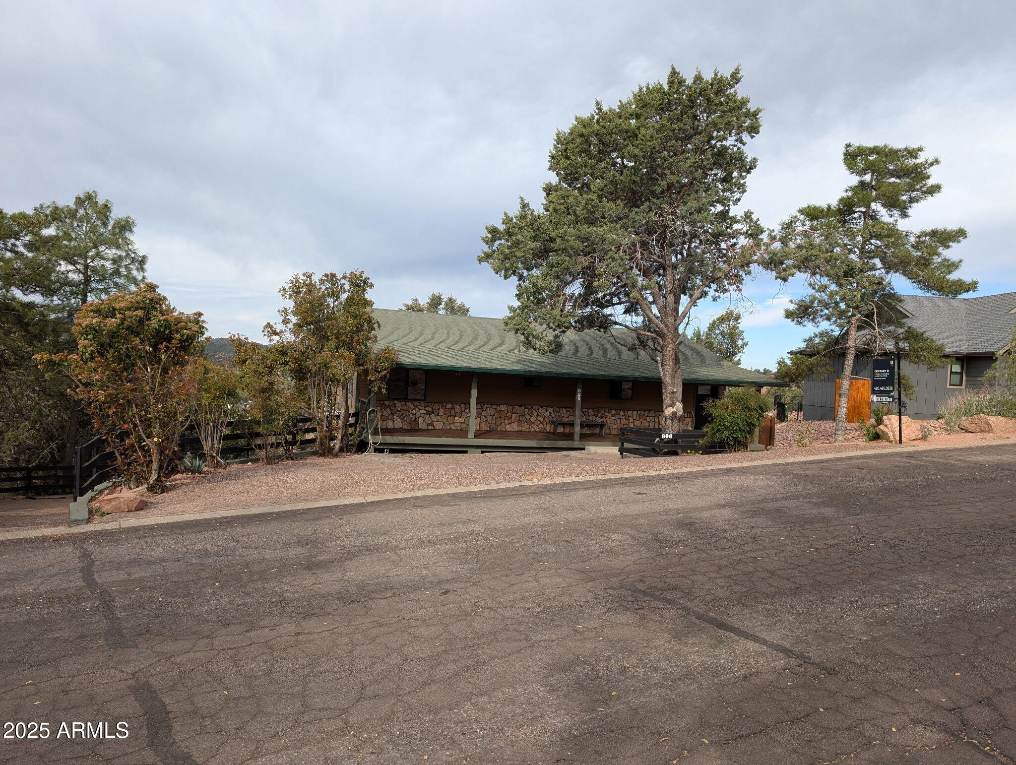 806 S Santa Fe Circle Property Photo 2