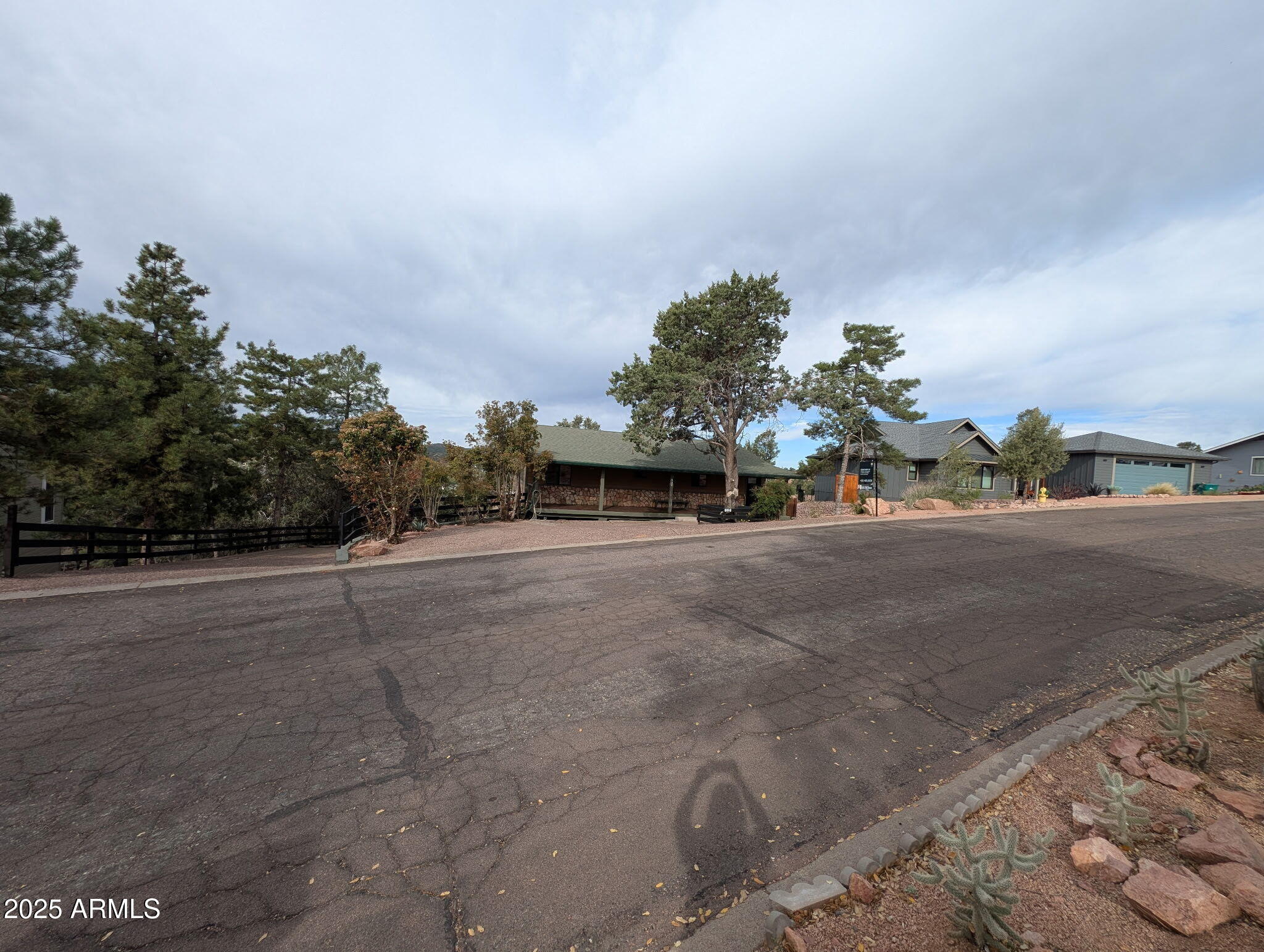 806 S Santa Fe Circle Property Photo 3