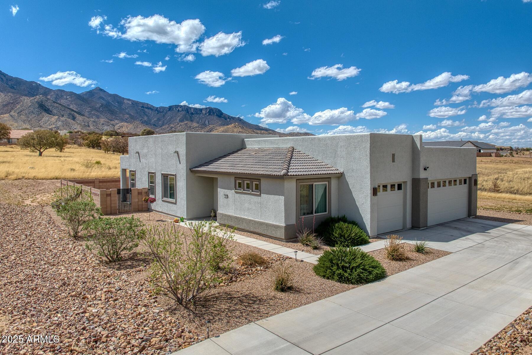 6532 E Saddlehorn Circle Property Photo 1