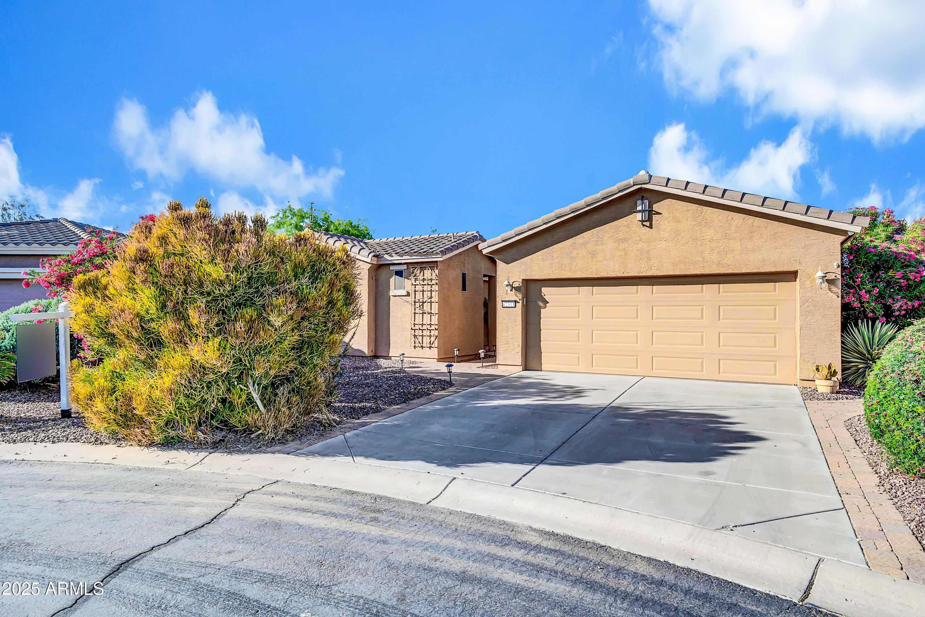 42318 W Abbey Road Property Photo 3