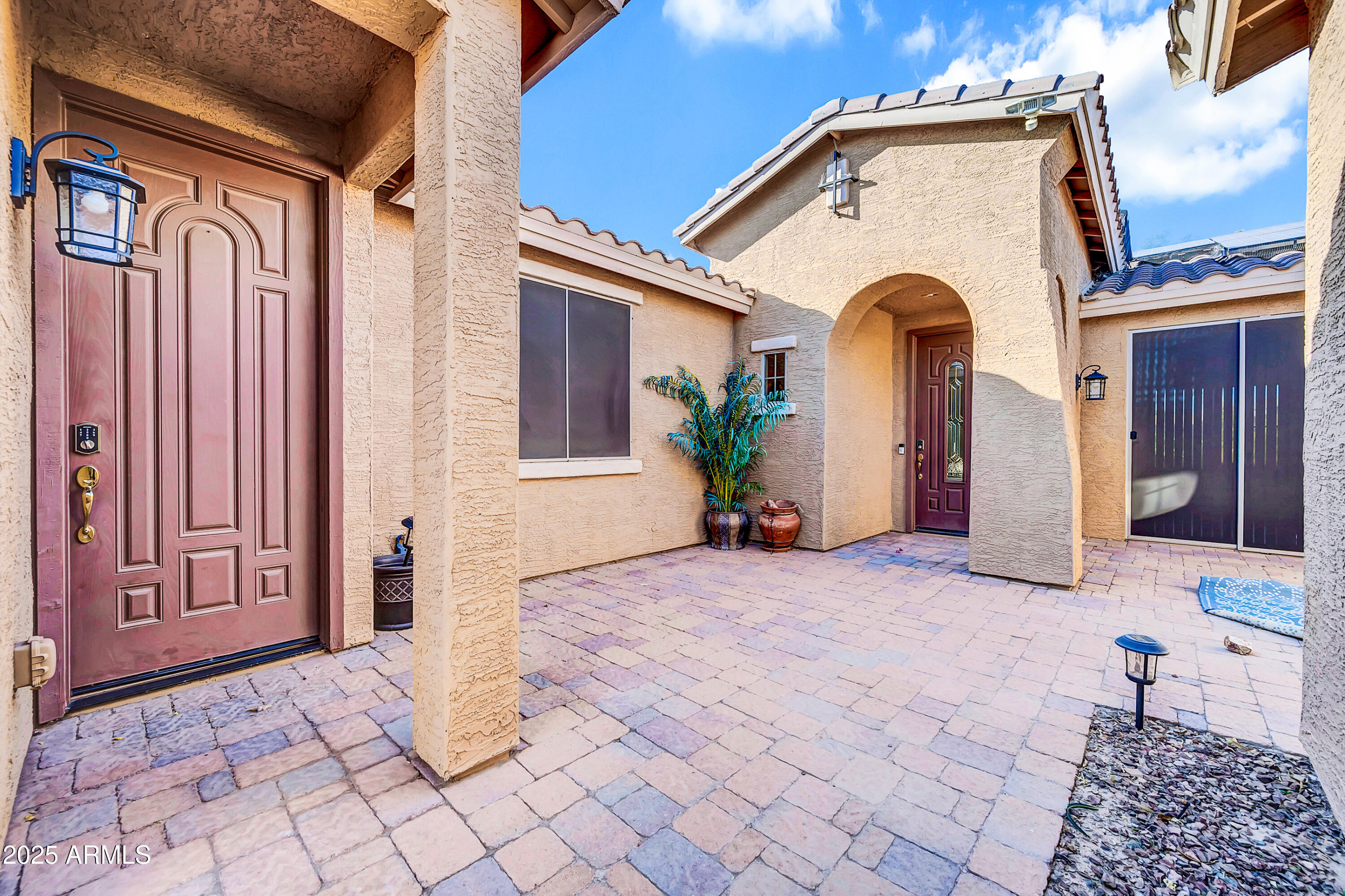 42318 W Abbey Road Property Photo 4