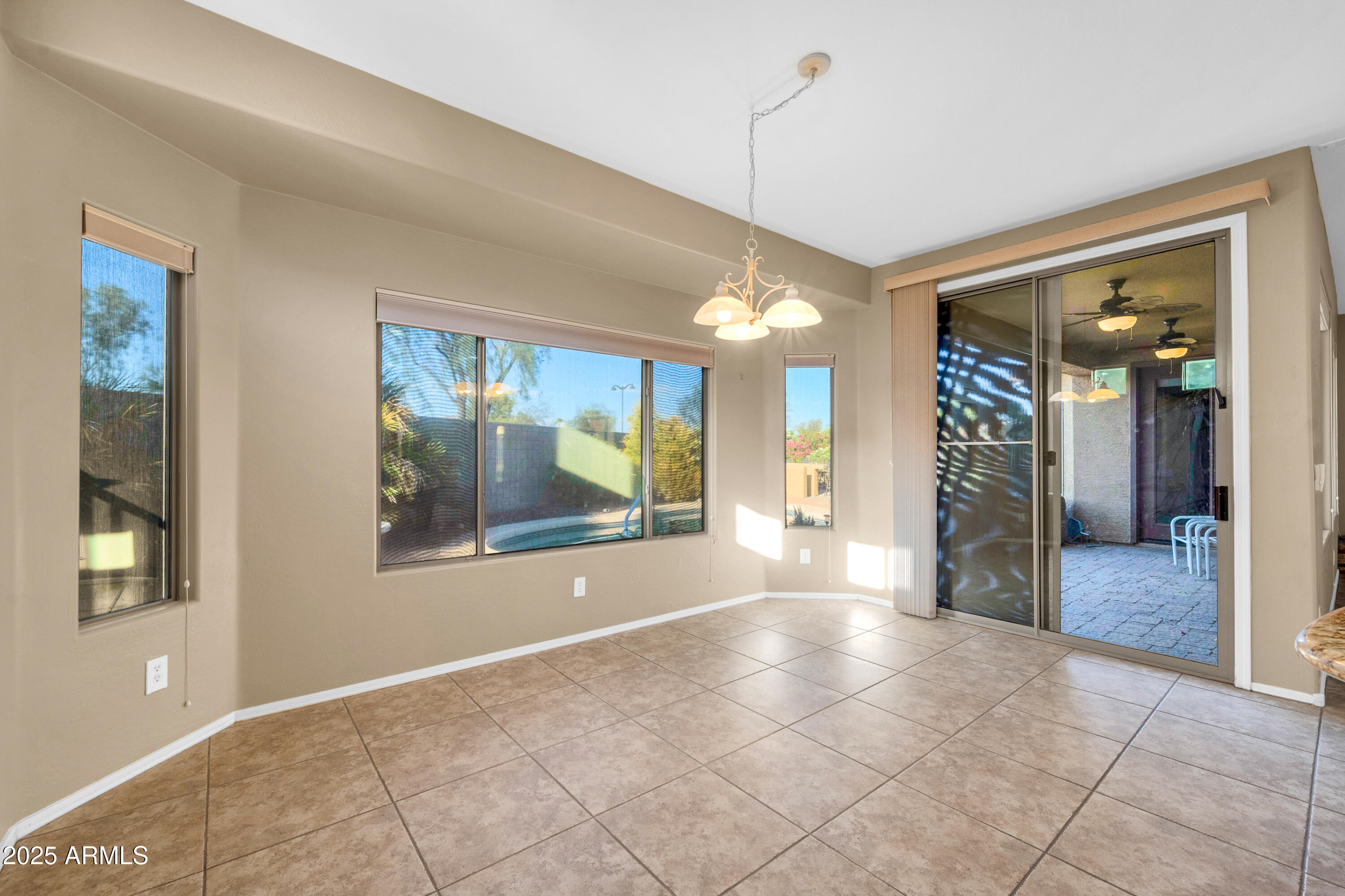 42318 W Abbey Road Property Photo 5