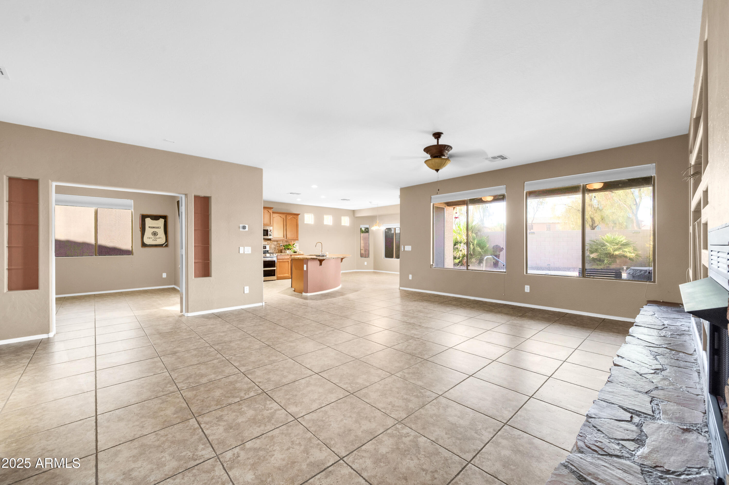 42318 W Abbey Road Property Photo 10