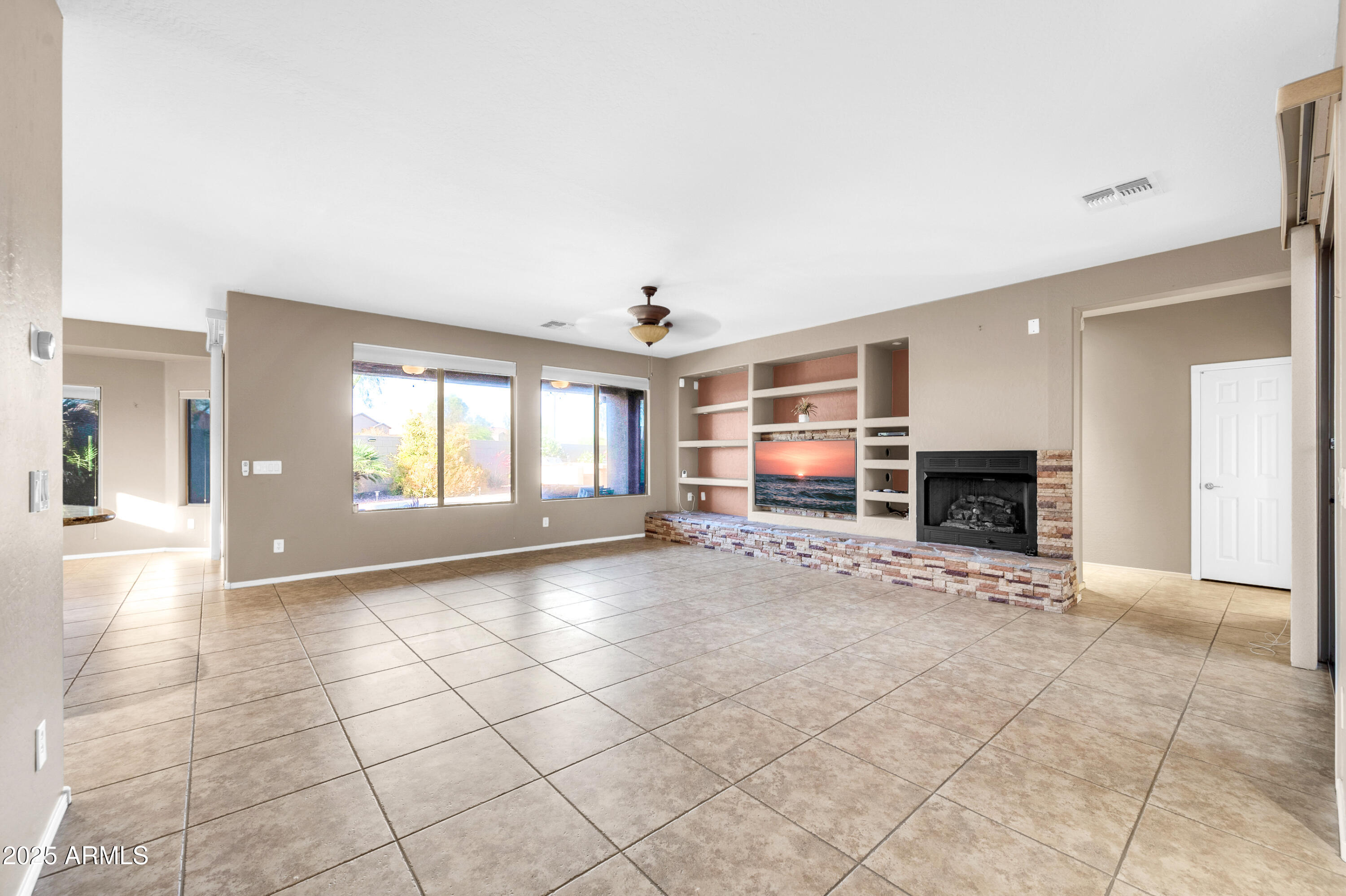 42318 W Abbey Road Property Photo 11