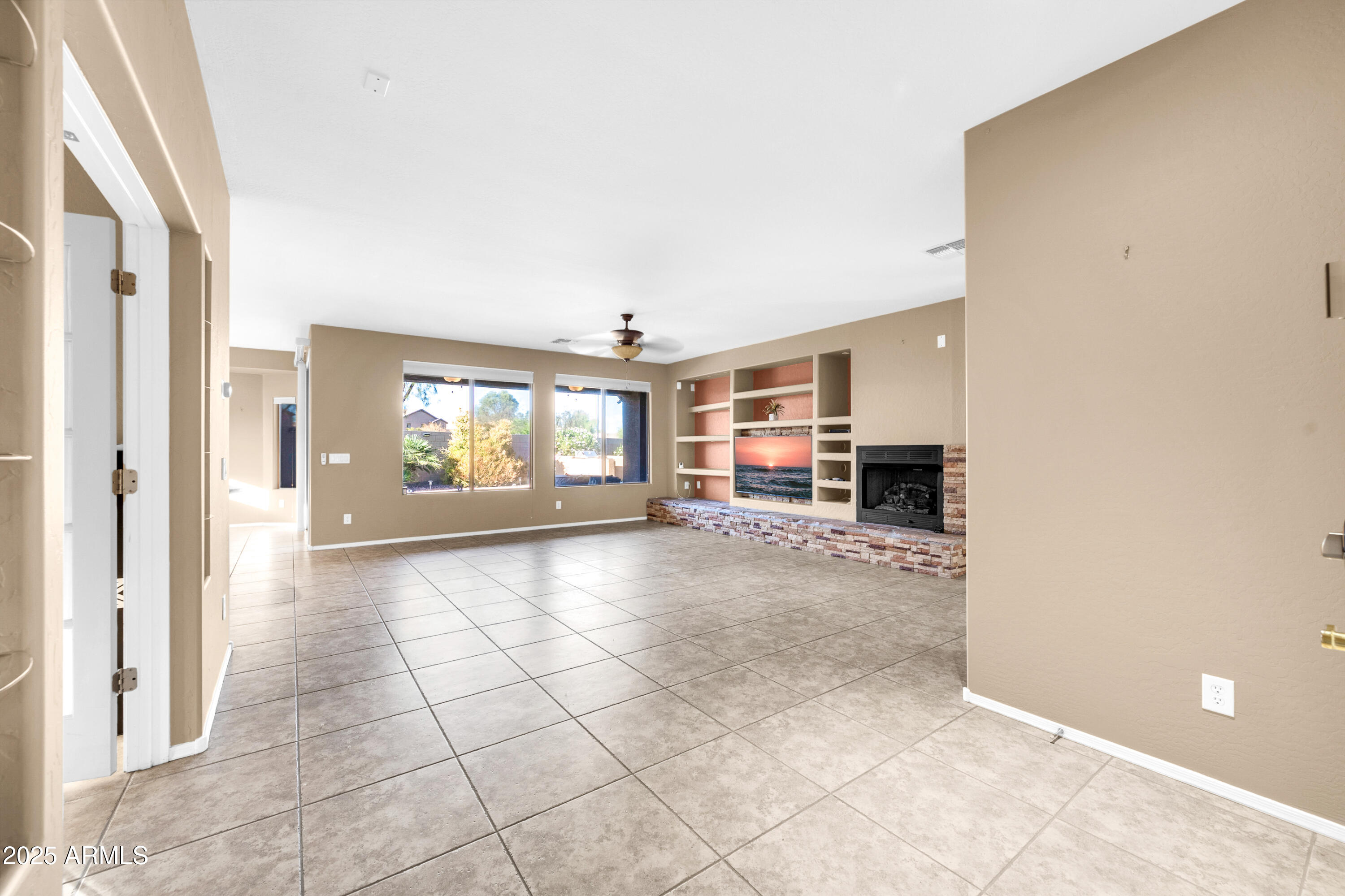 42318 W Abbey Road Property Photo 12