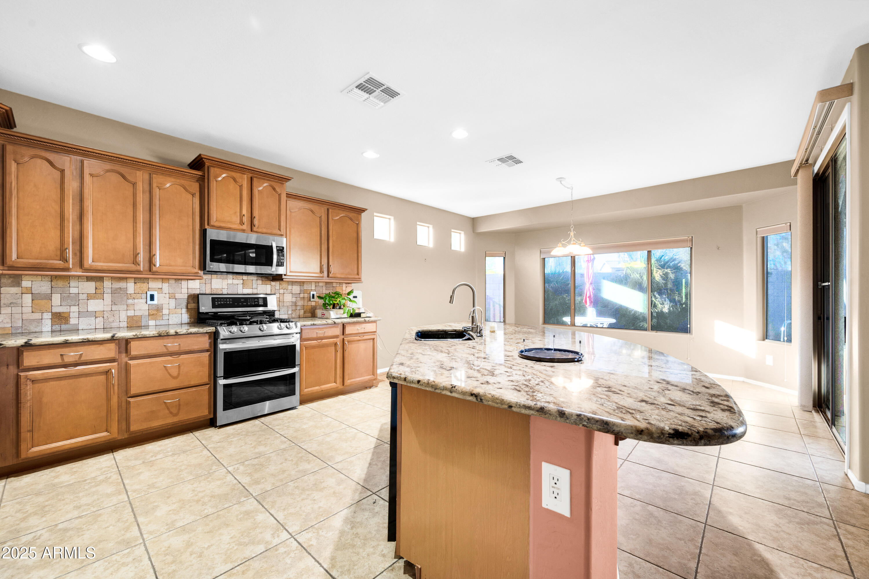 42318 W Abbey Road Property Photo 14