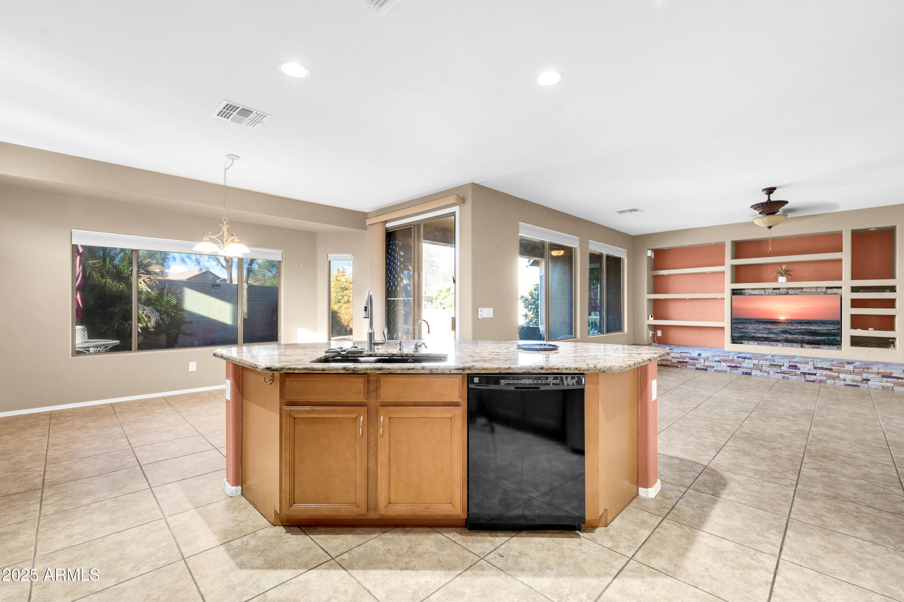 42318 W Abbey Road Property Photo 15