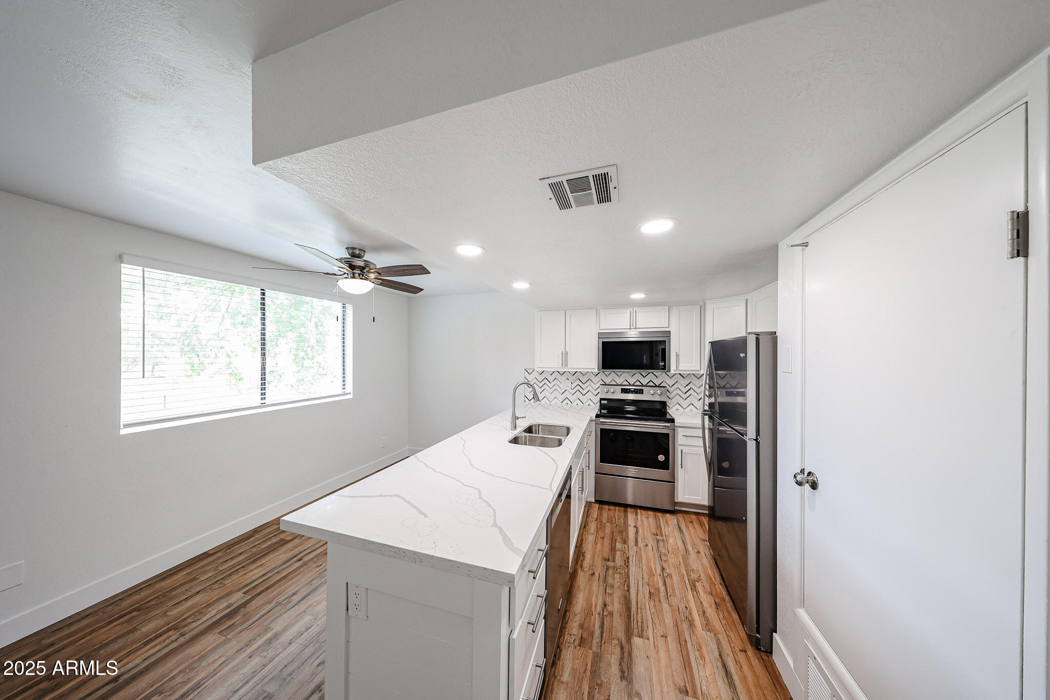 18811 N 19th Avenue Property Photo 6
