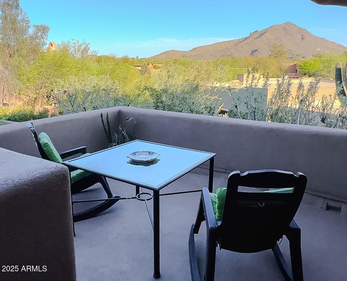 5667 E Sugarloaf Trail Property Photo 4