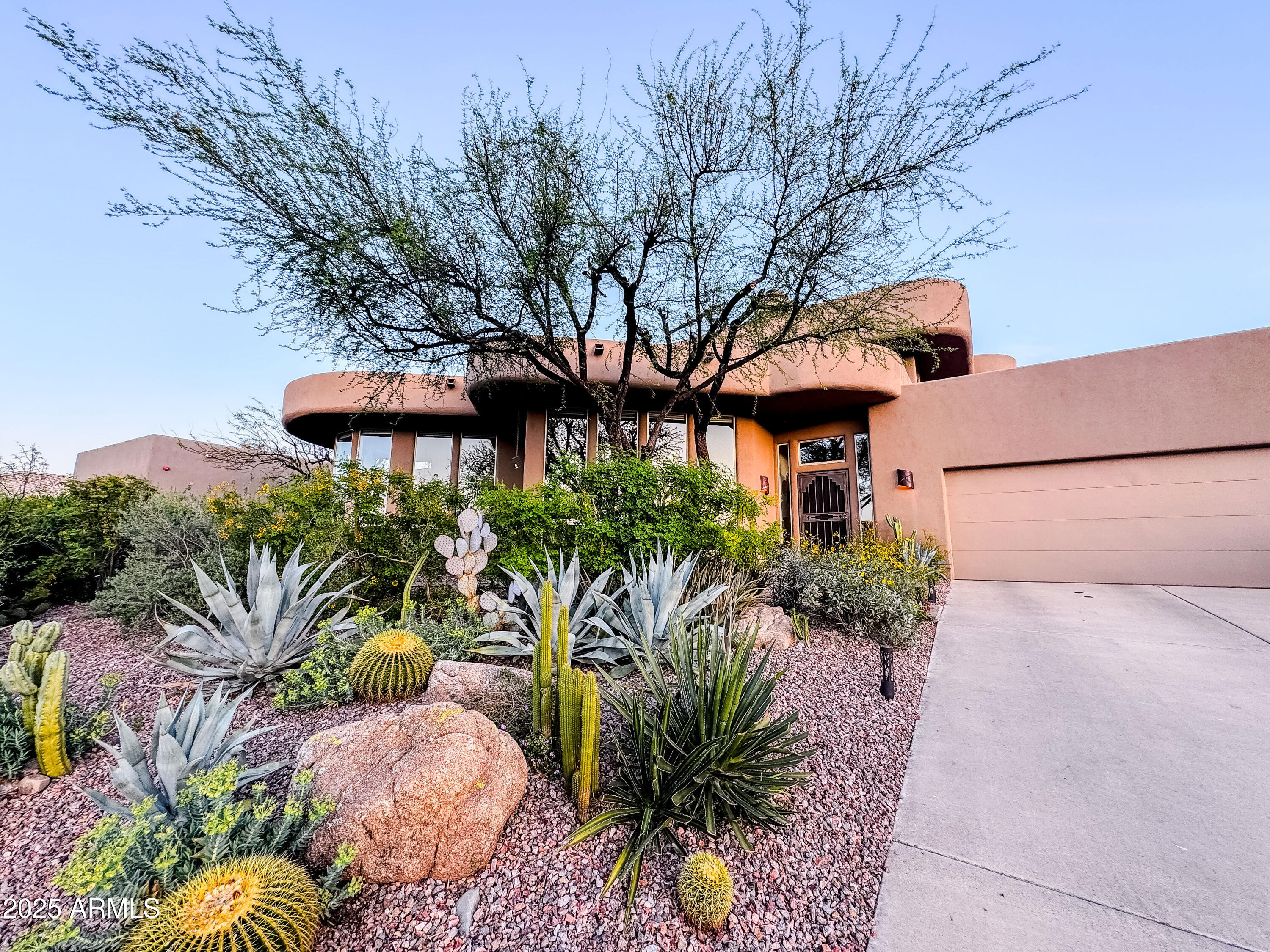 5667 E Sugarloaf Trail Property Photo 6