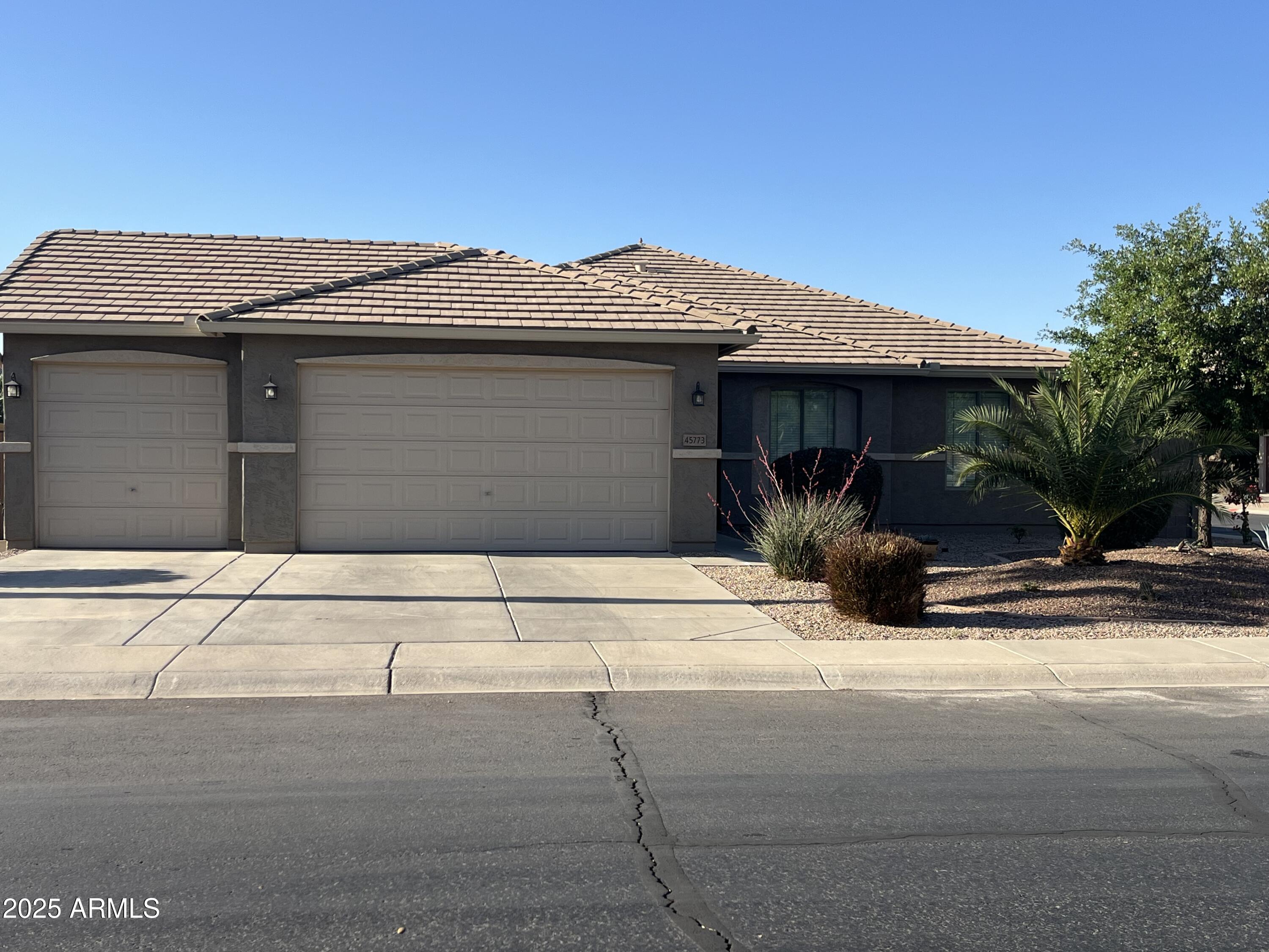 45773 W Meadows Lane Property Photo