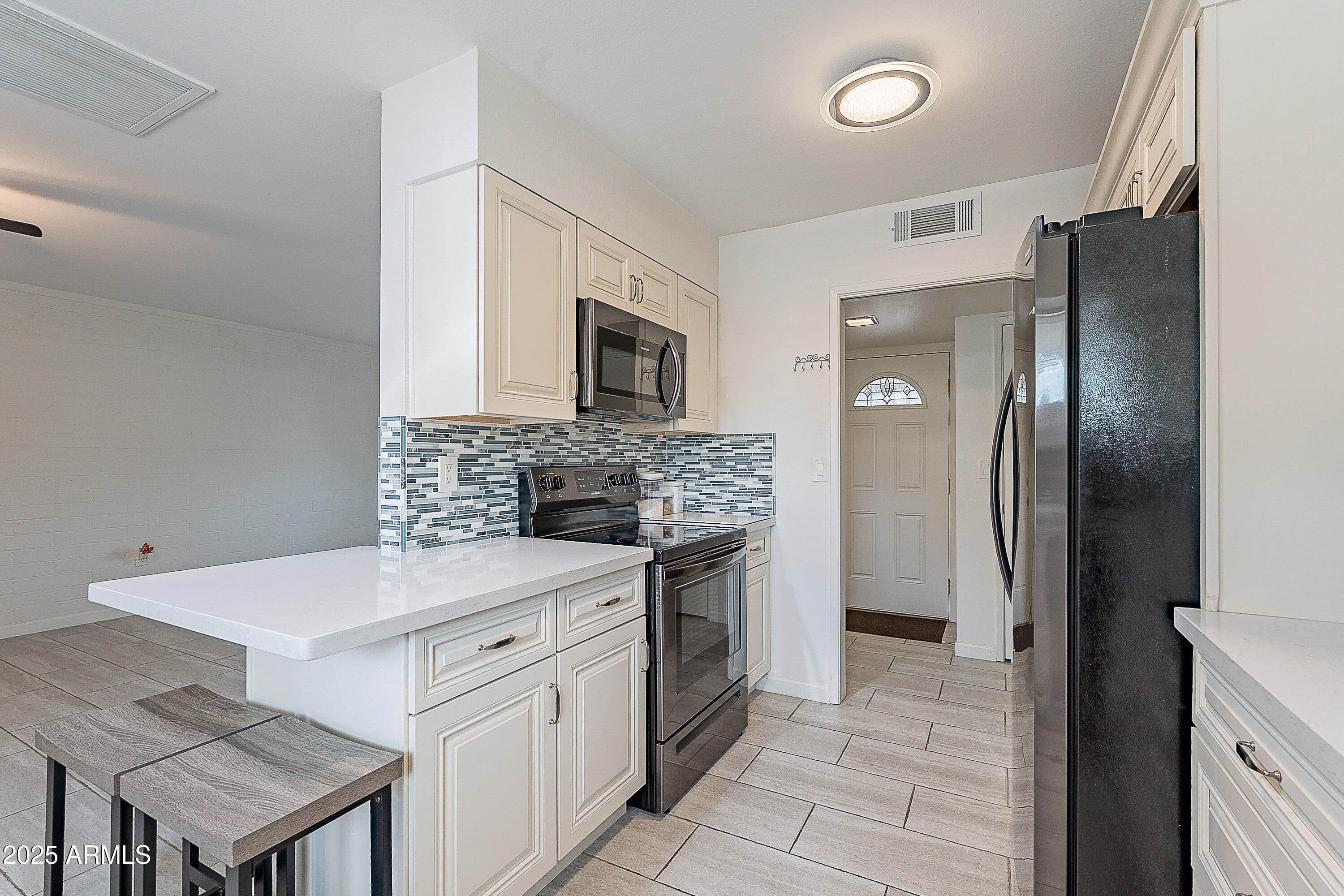 9941 W Desert Hills Drive Property Photo 3