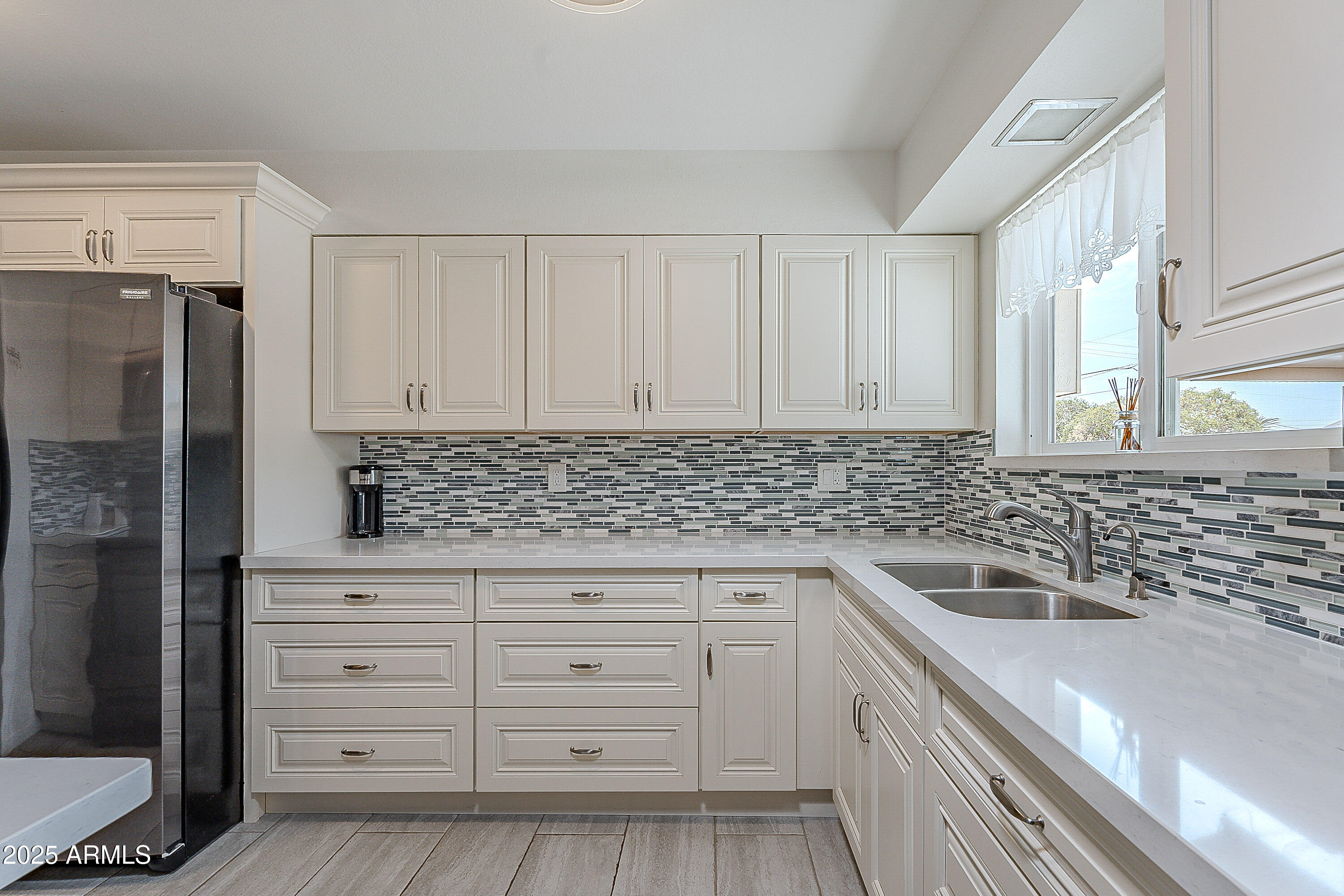 9941 W Desert Hills Drive Property Photo 4