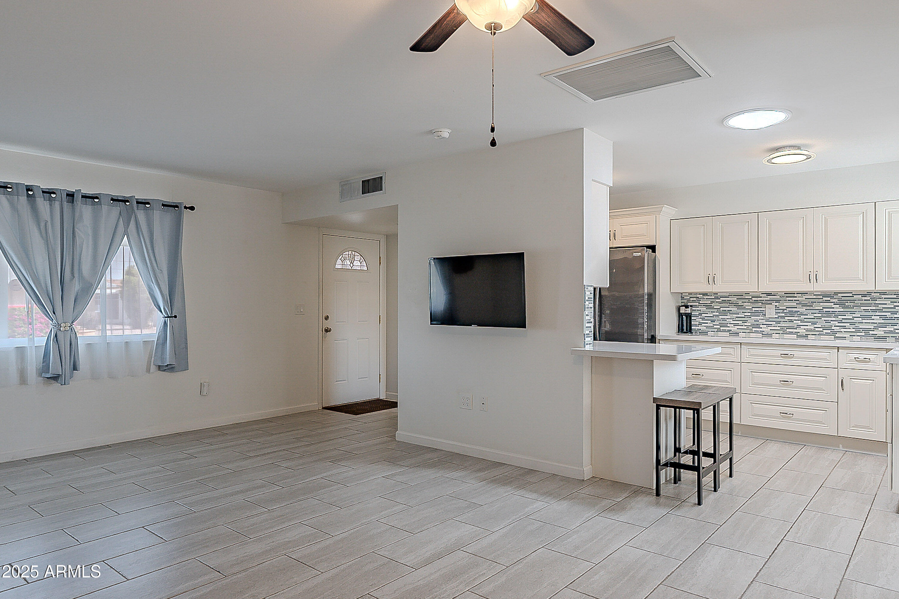 9941 W Desert Hills Drive Property Photo 5