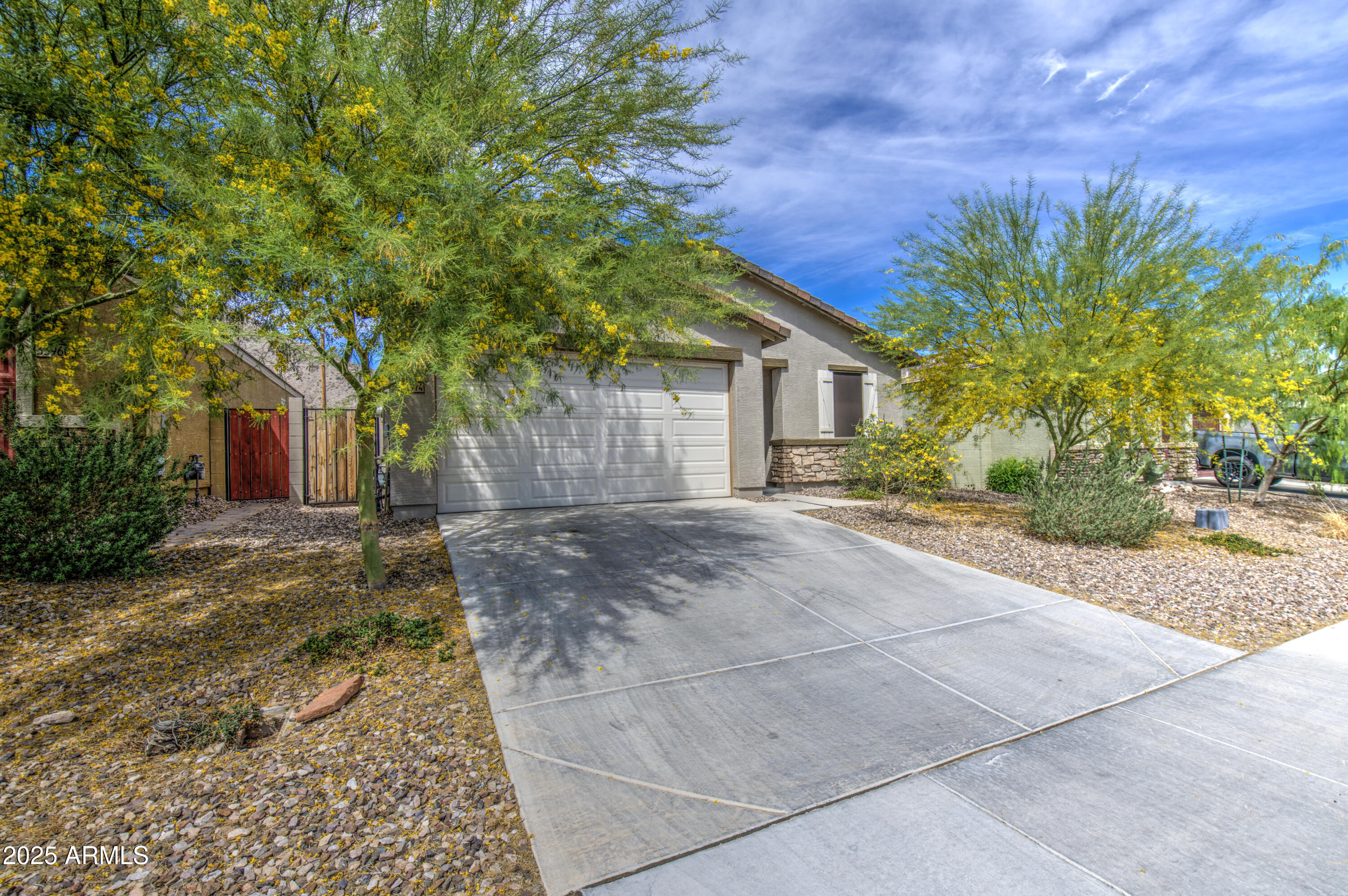 33974 N Beeblossom Trail Property Photo 4