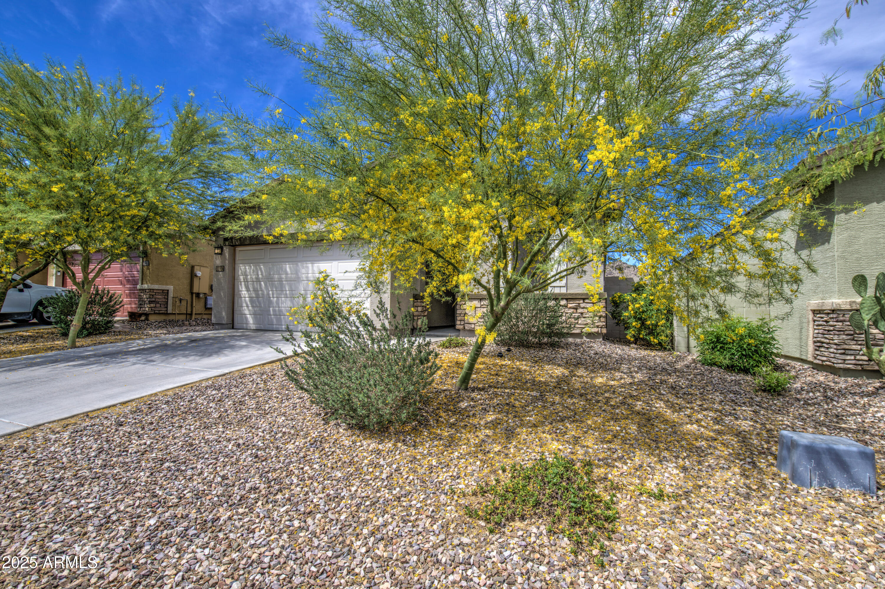 33974 N Beeblossom Trail Property Photo 5