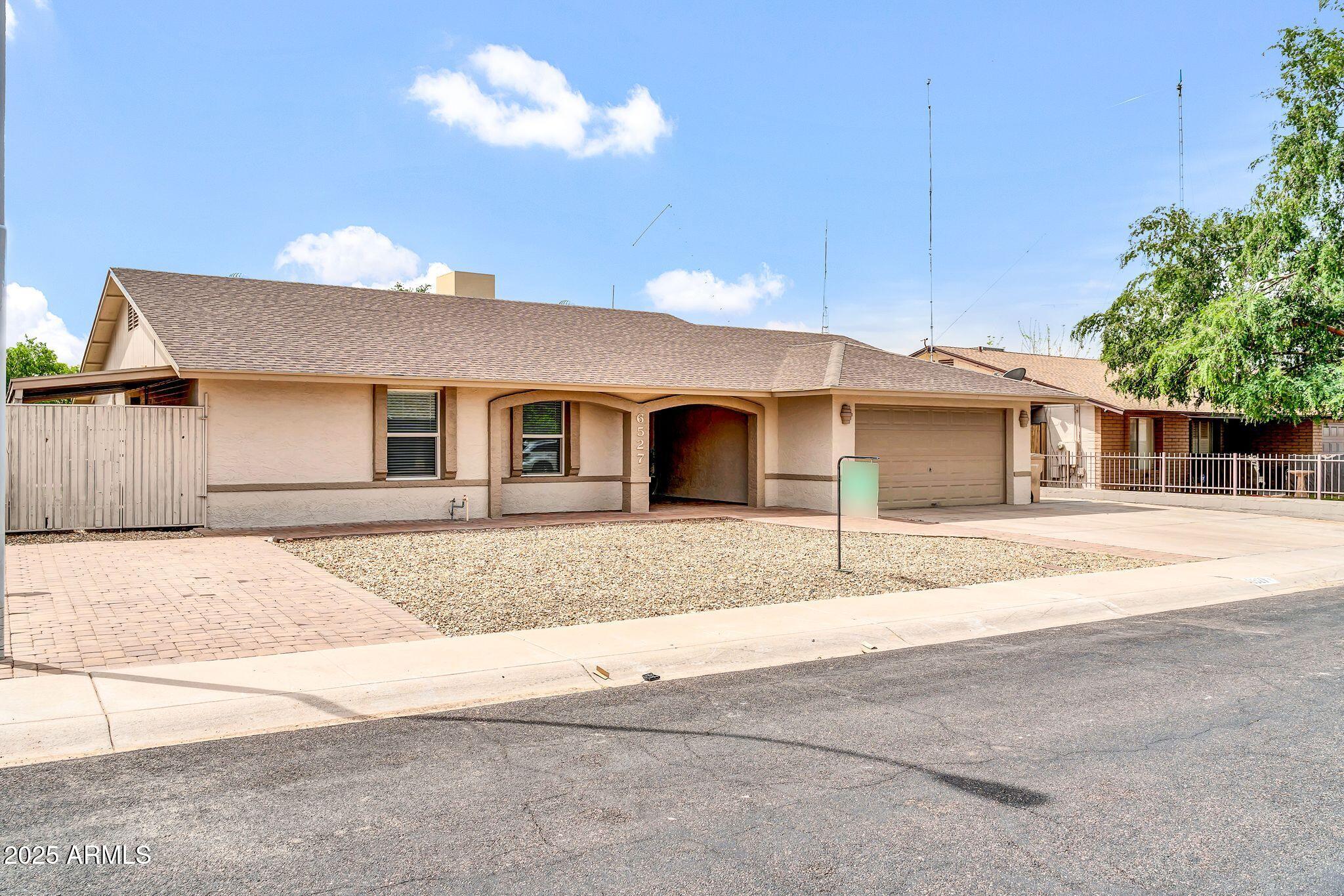 6527 W Sunnyside Drive Property Photo 2