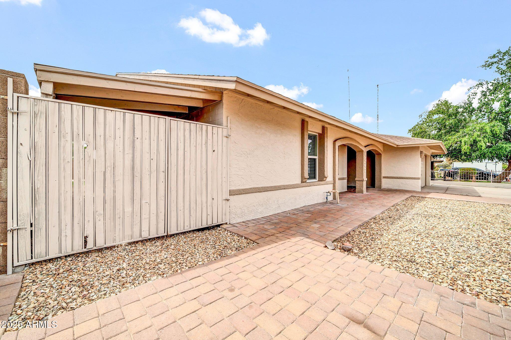 6527 W Sunnyside Drive Property Photo 3