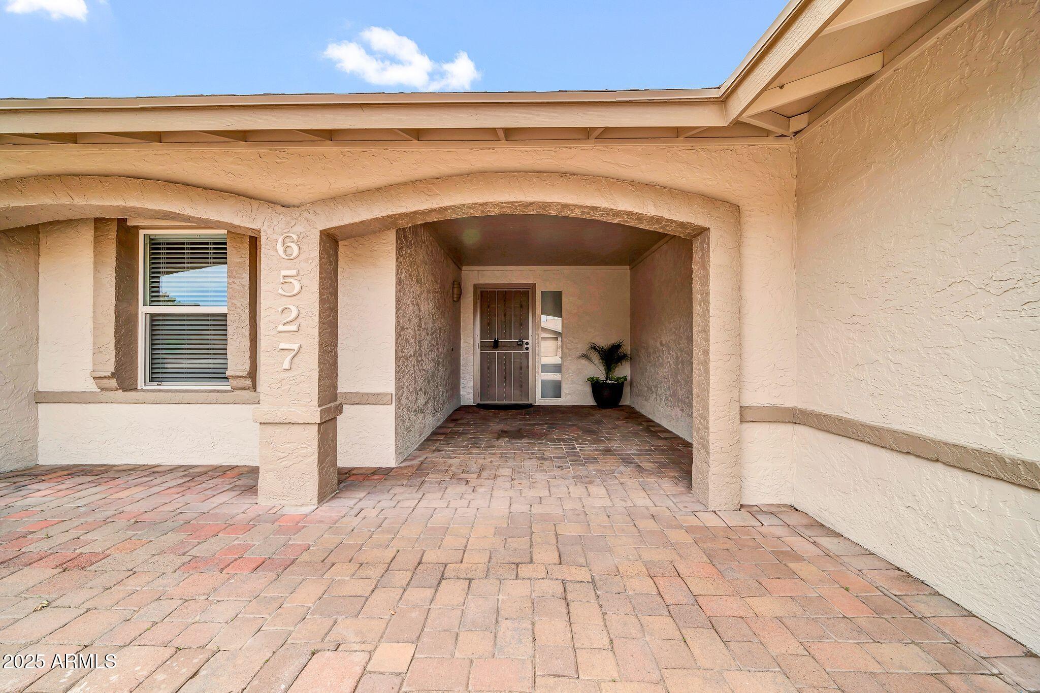 6527 W Sunnyside Drive Property Photo 4