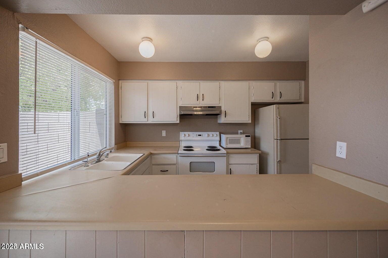 804 S Hacienda Drive Property Photo 6