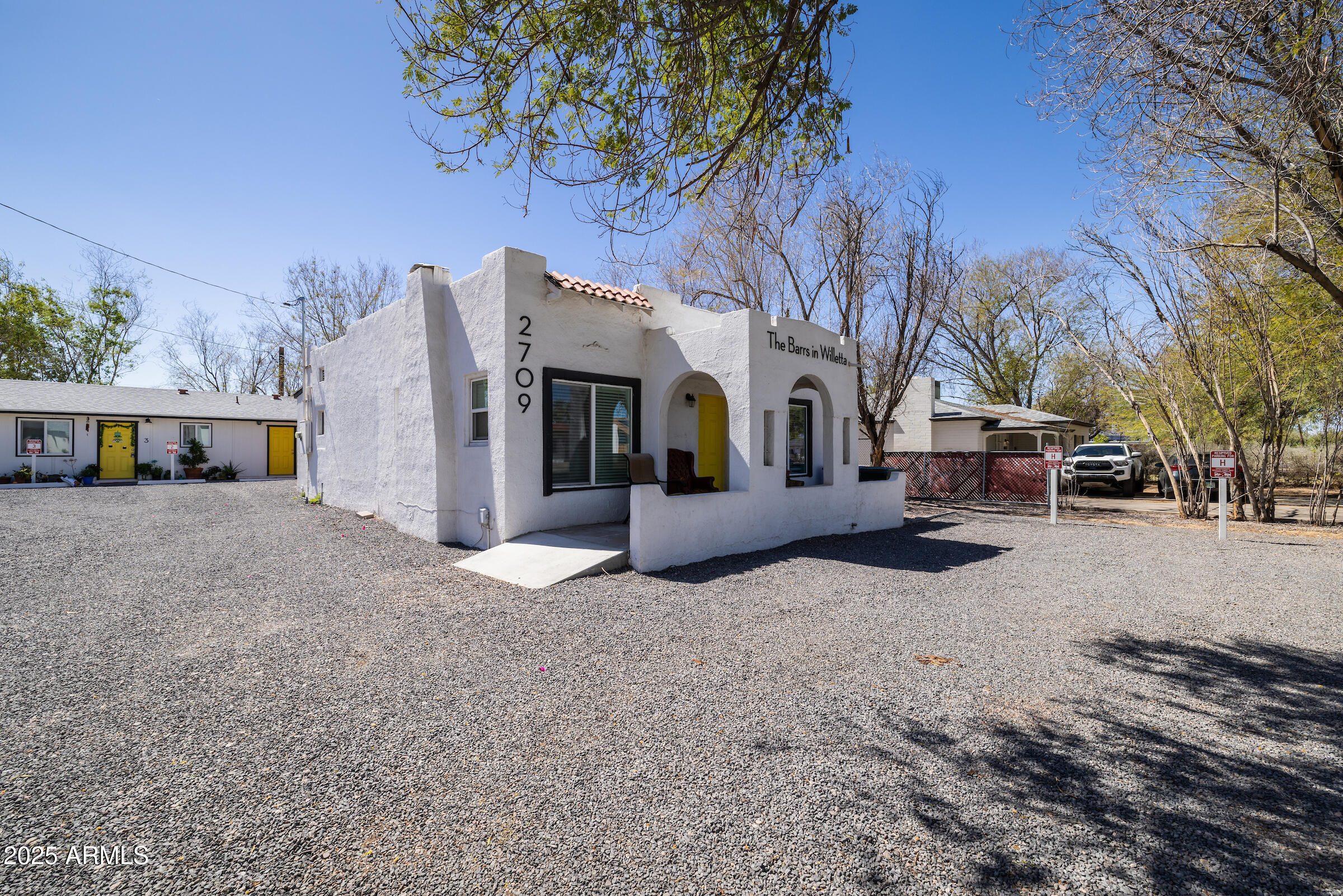 2709 E Willetta Street Property Photo 3