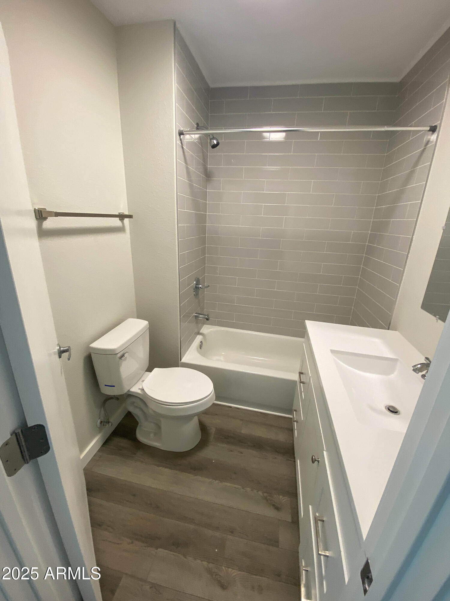 2709 E Willetta Street Property Photo 6