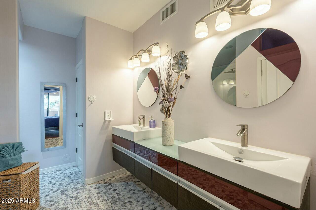 11011 N Zephyr Drive Property Photo 27