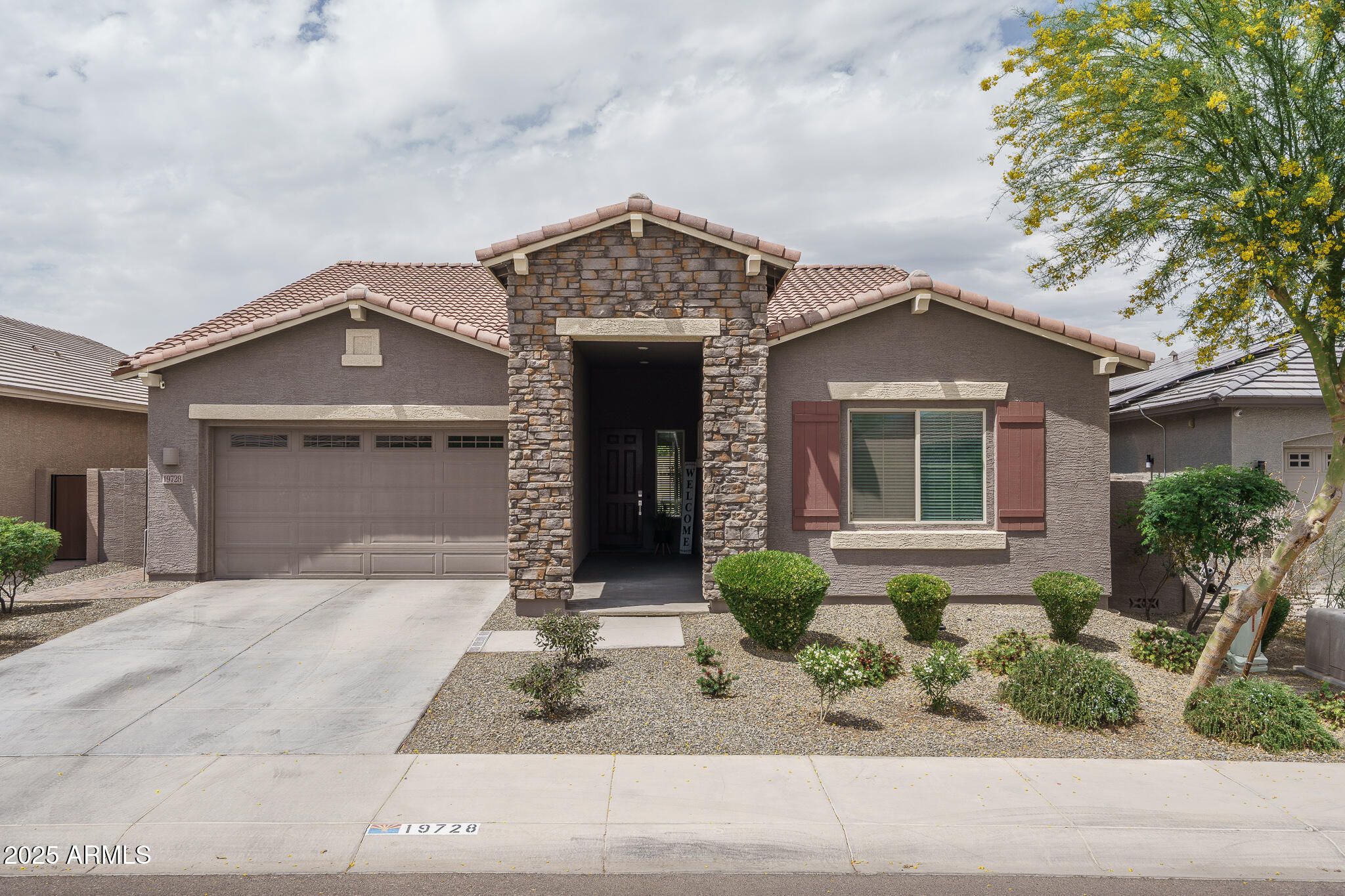 19728 W Buchanan Street Property Photo 1