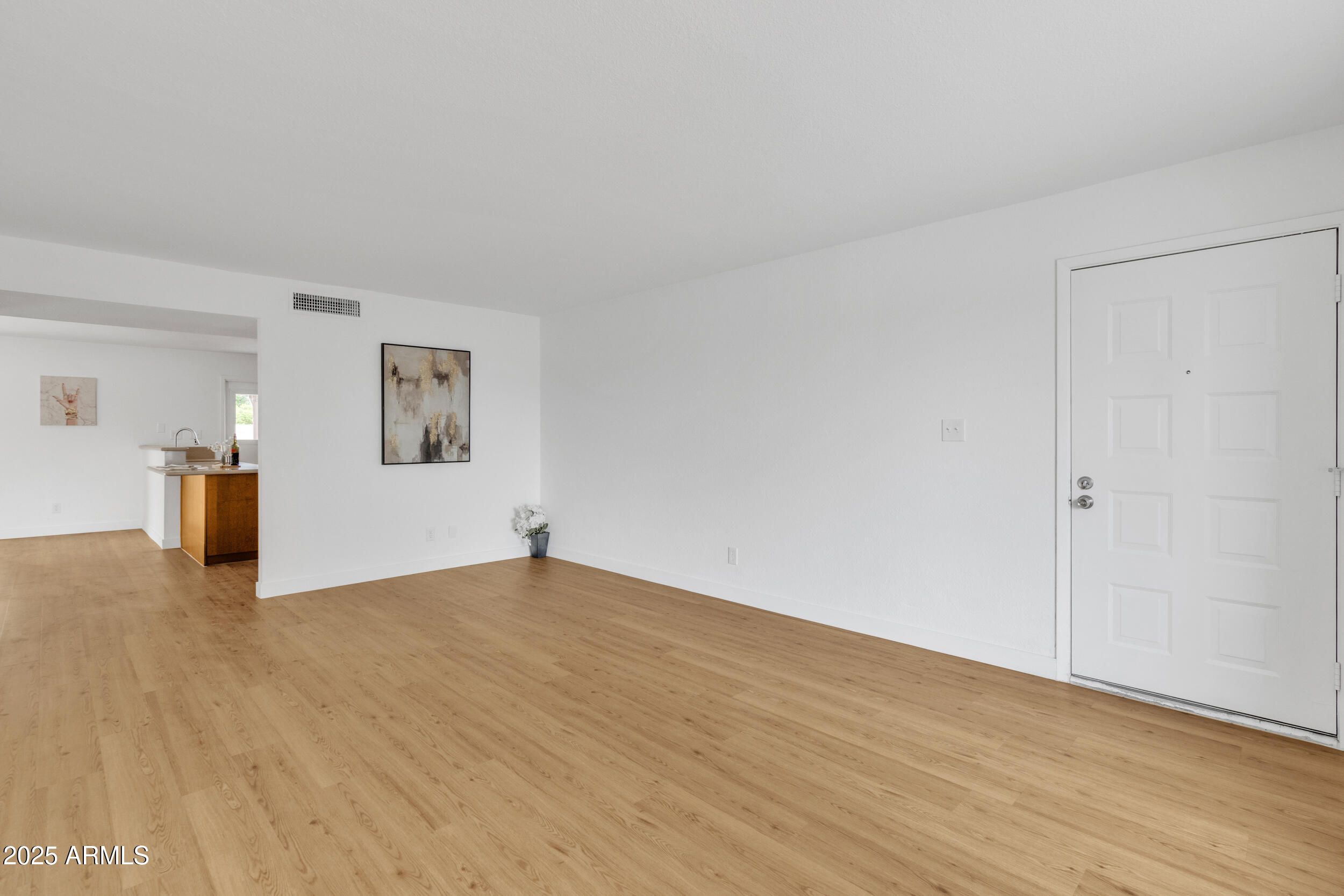 5315 S River Drive Property Photo 3