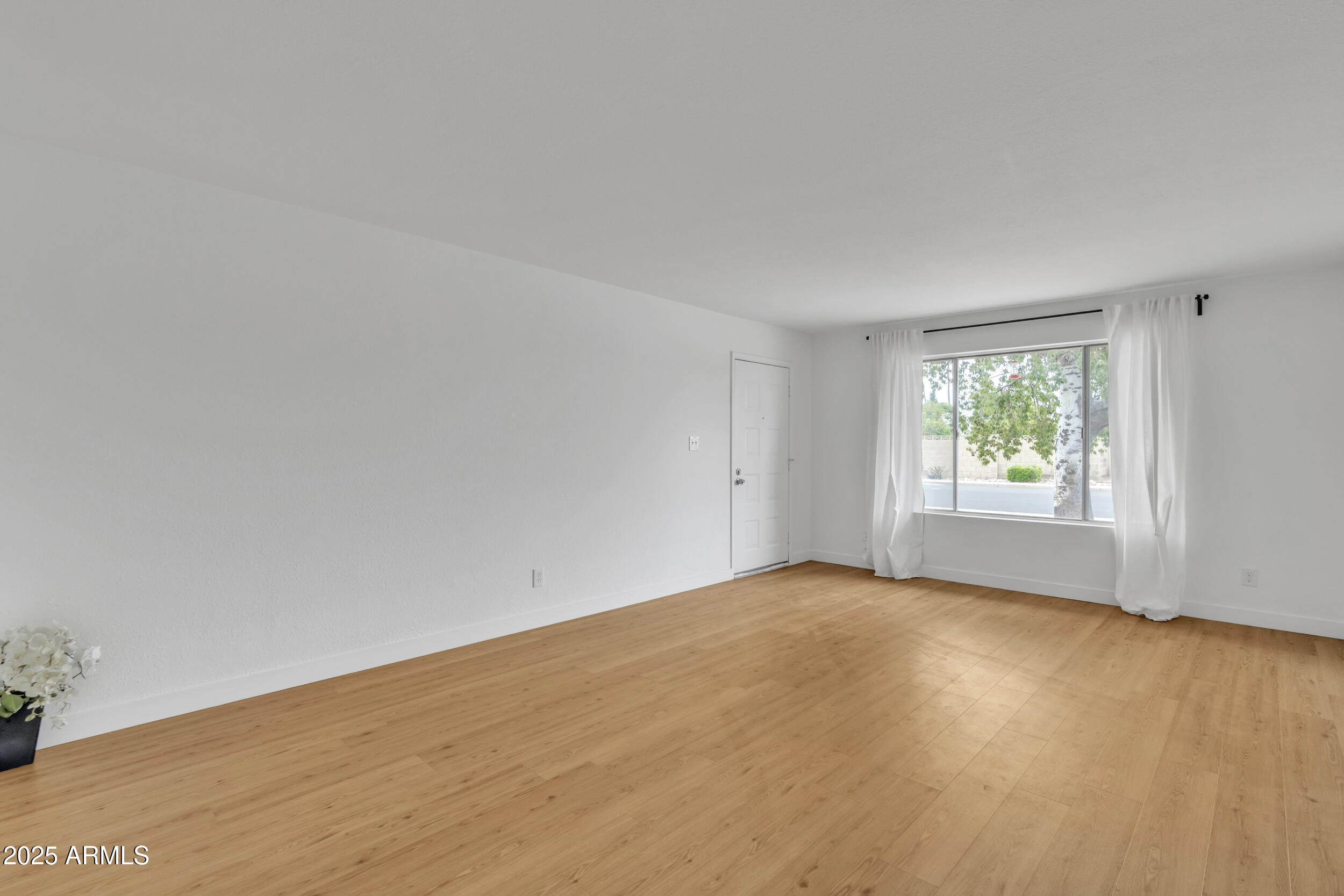 5315 S River Drive Property Photo 6