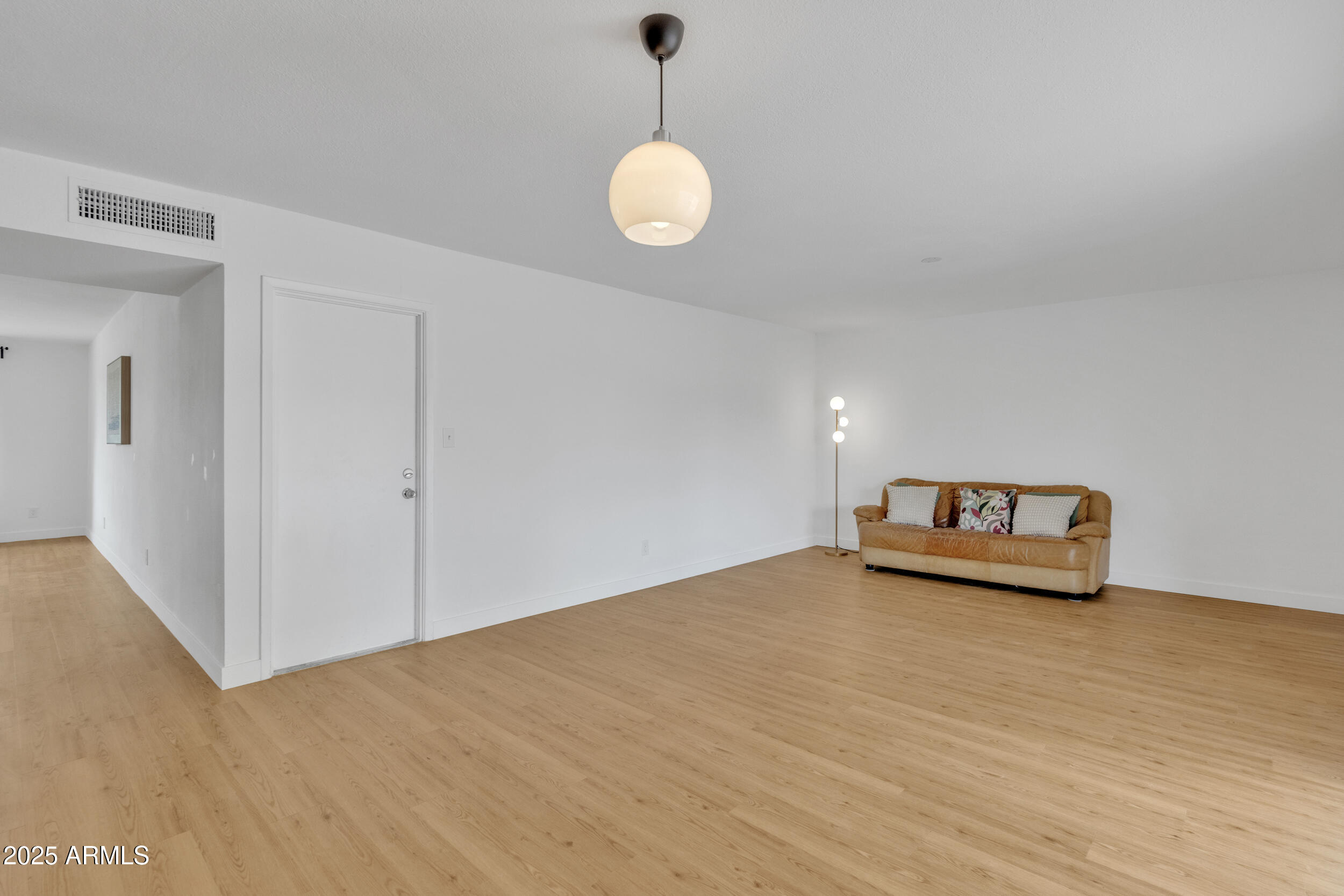 5315 S River Drive Property Photo 7