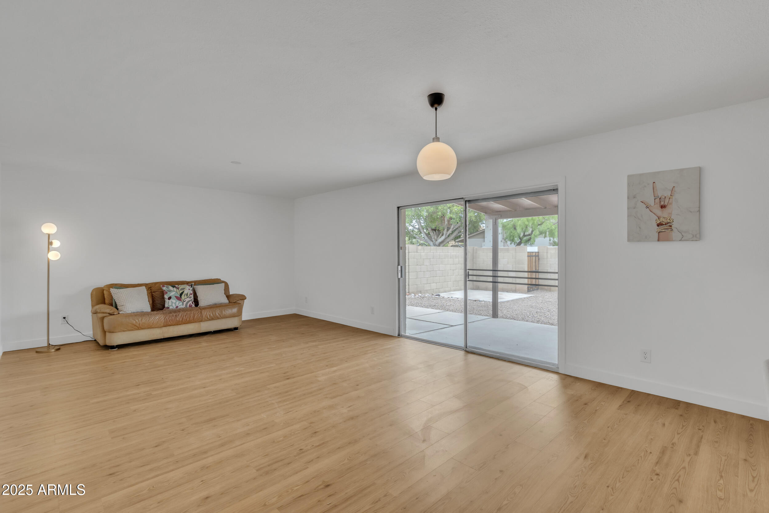 5315 S River Drive Property Photo 9