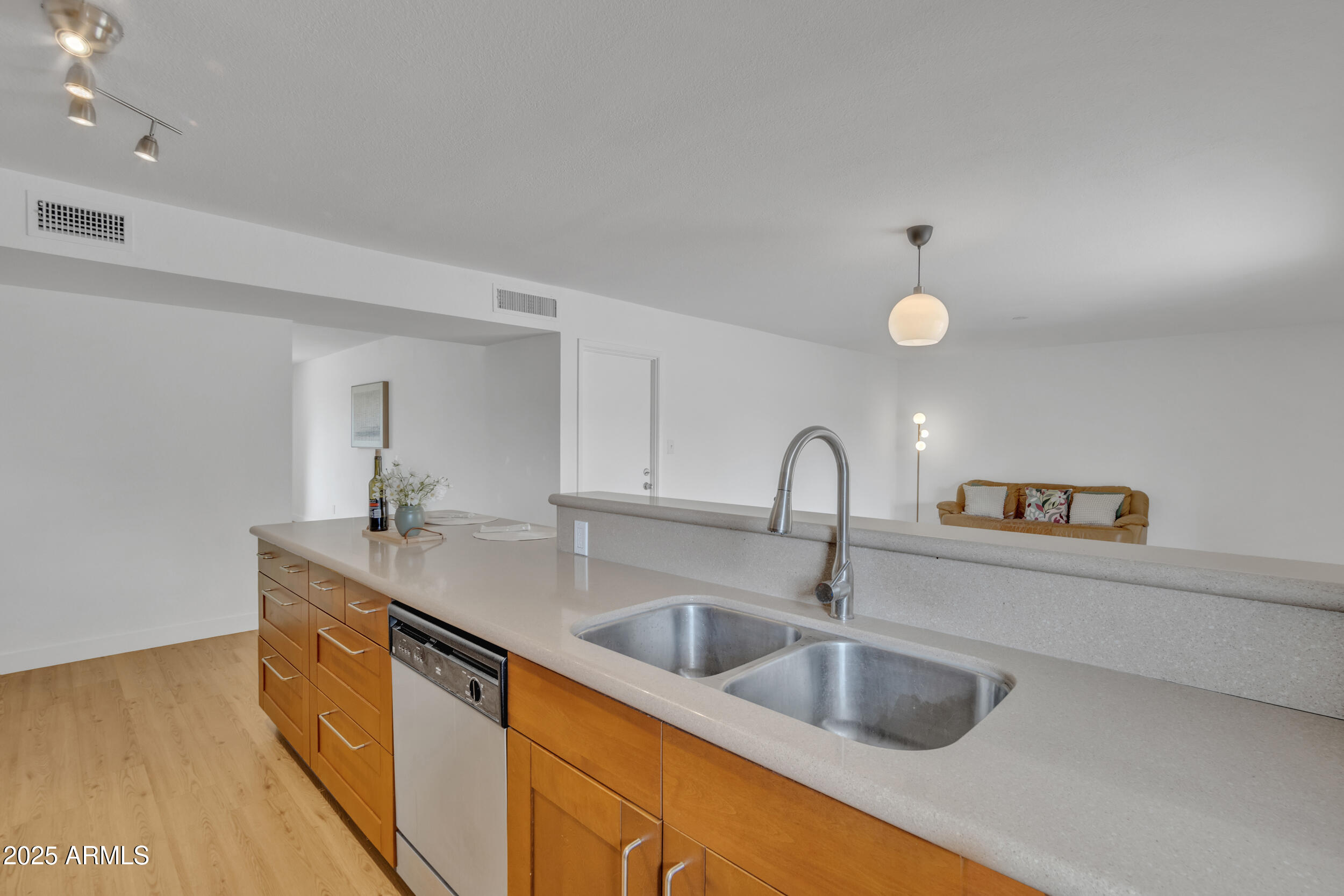 5315 S River Drive Property Photo 13