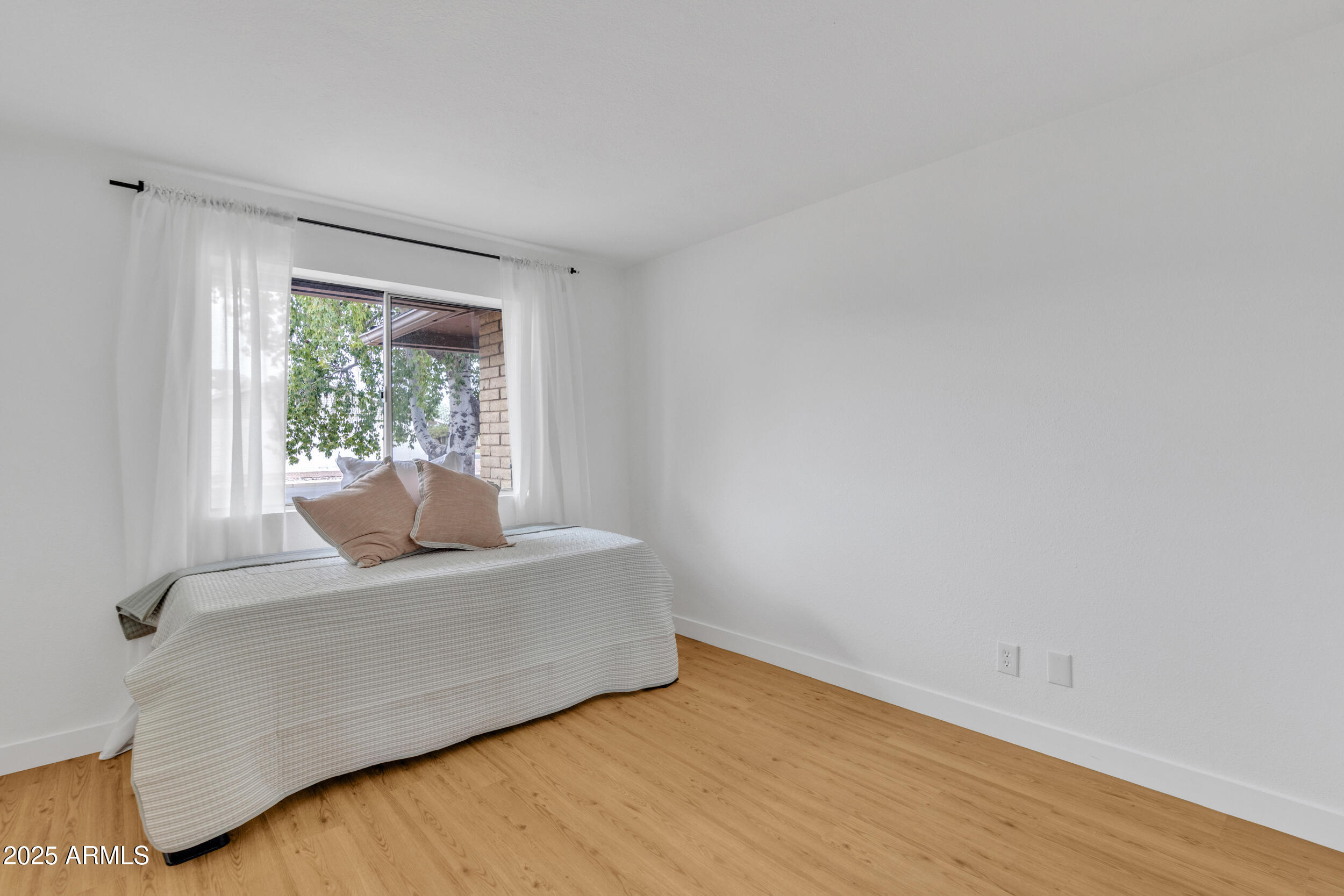 5315 S River Drive Property Photo 18