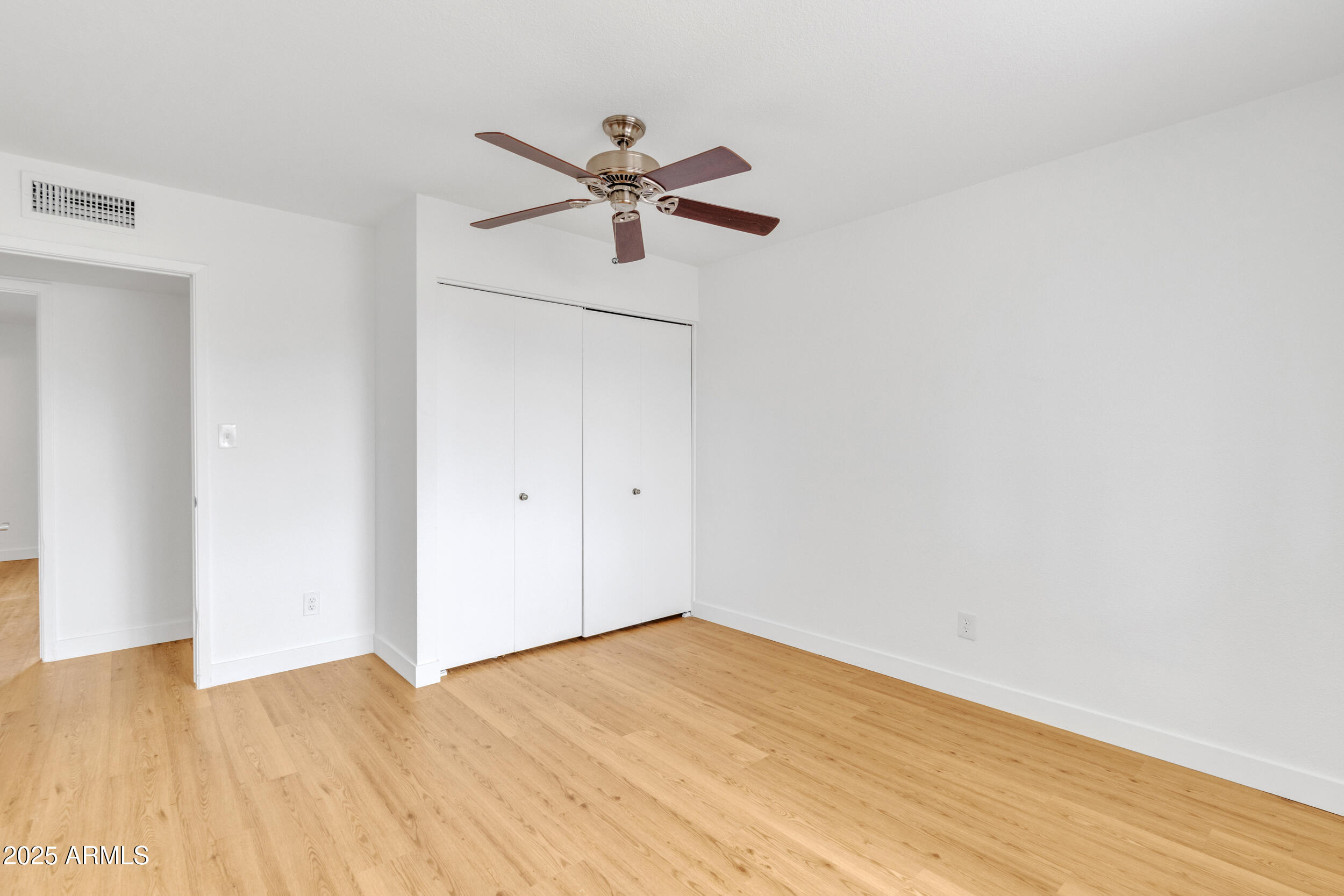 5315 S River Drive Property Photo 21