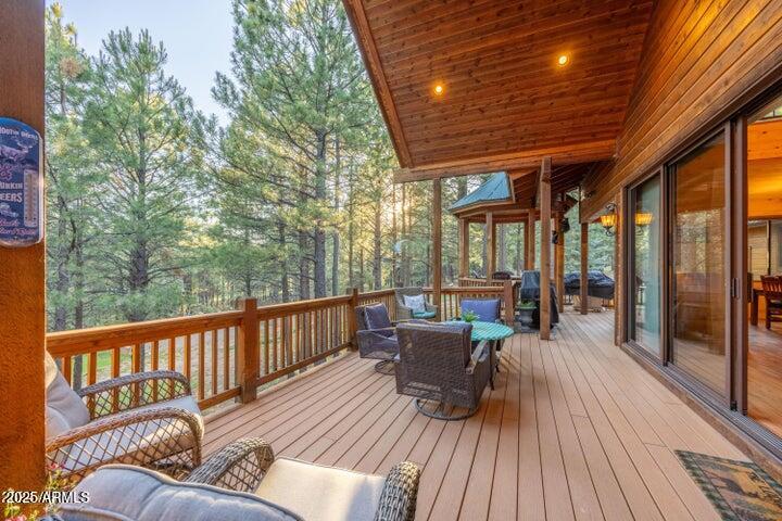2372 Summer Loop Property Photo 11