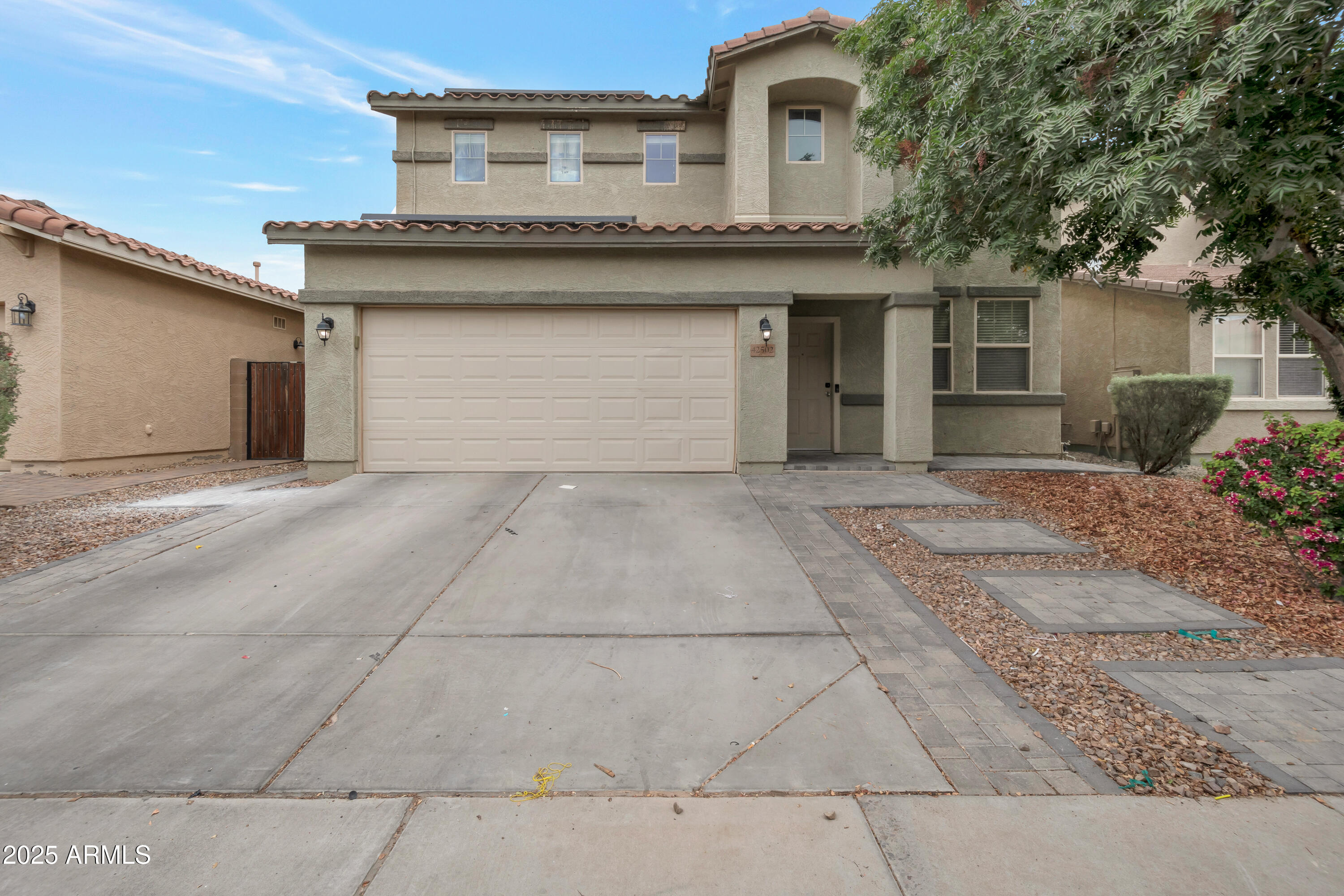 42502 W Somerset Drive Property Photo 1