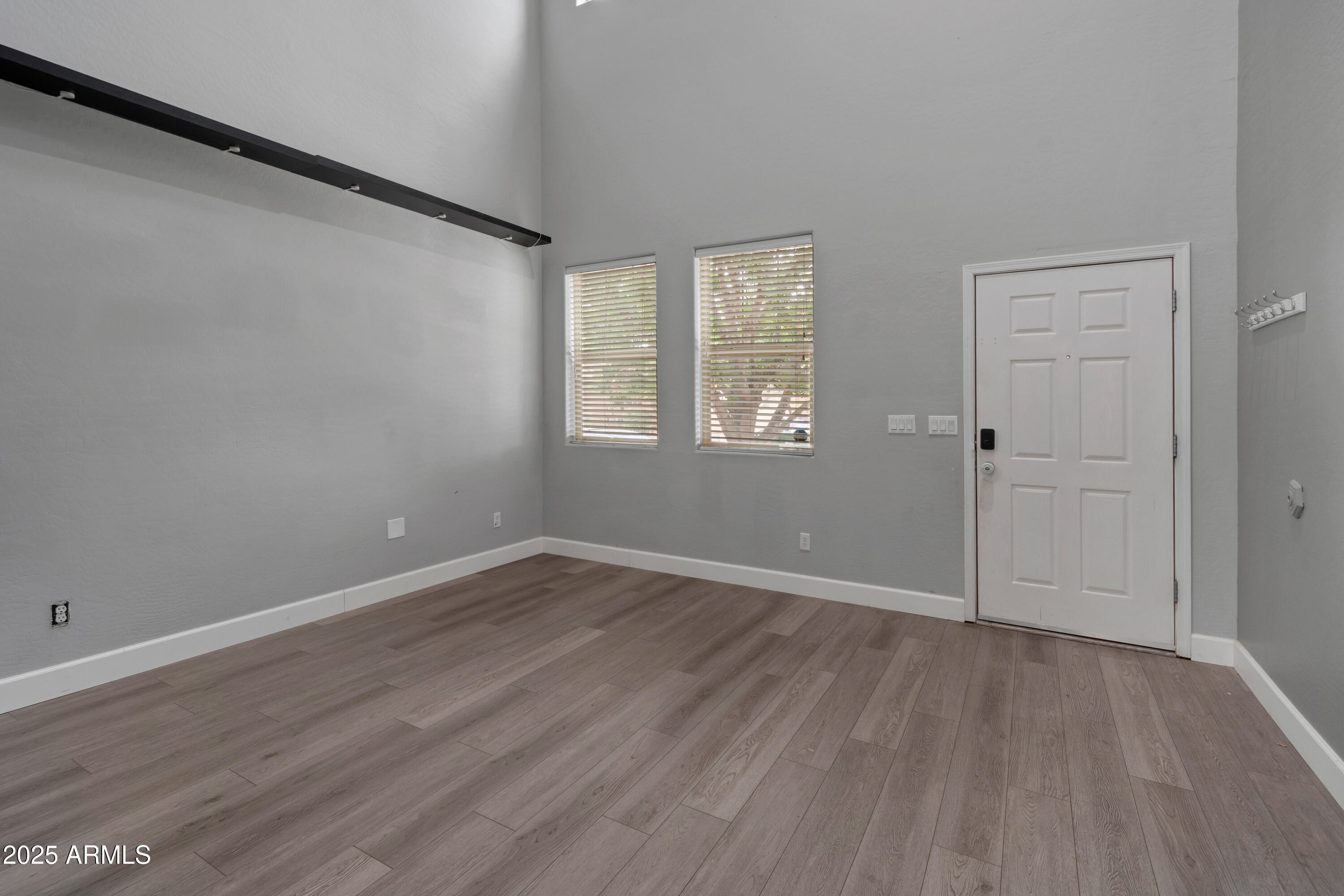 42502 W Somerset Drive Property Photo 2