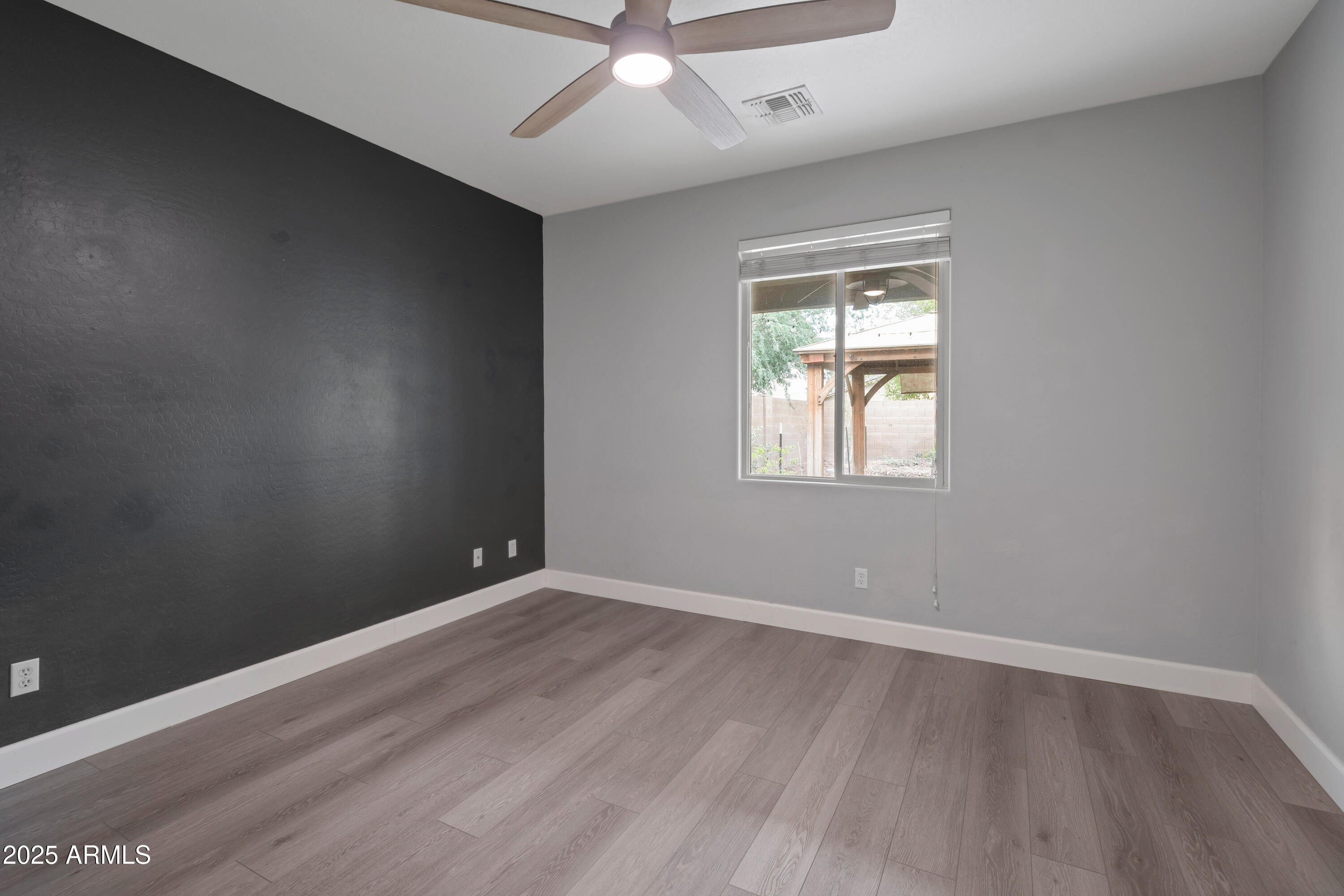 42502 W Somerset Drive Property Photo 16