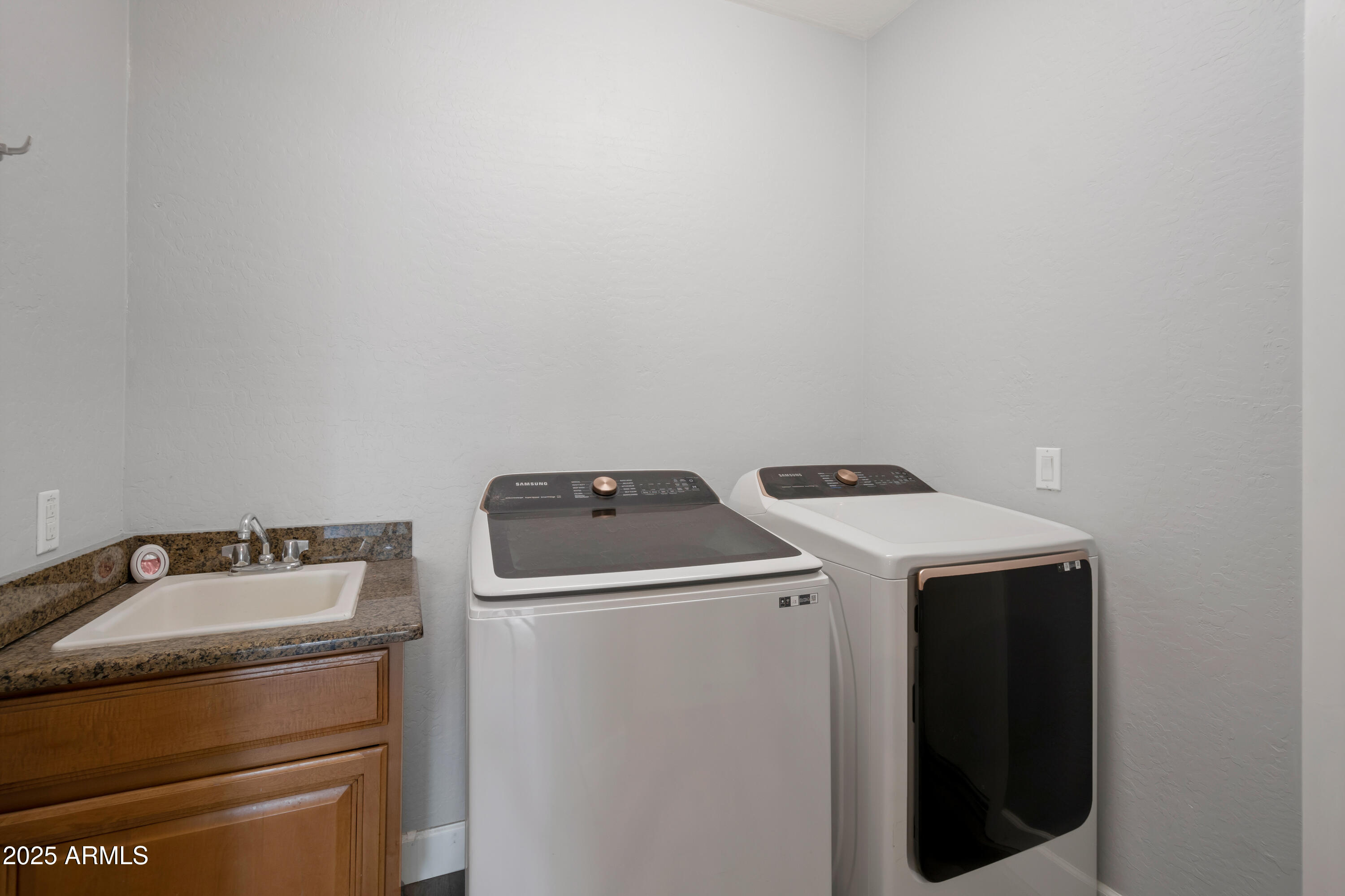 42502 W Somerset Drive Property Photo 17