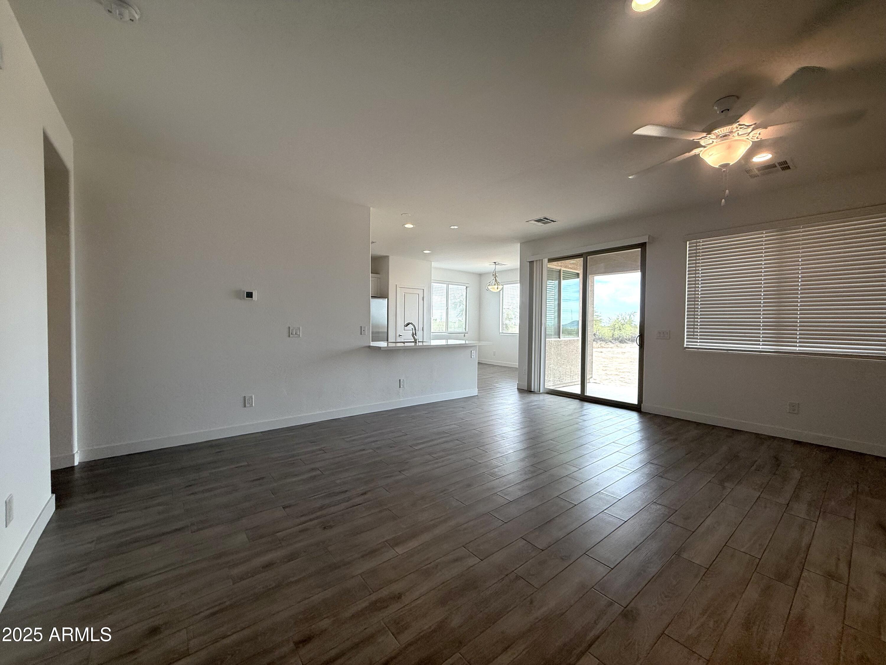 37611 W Rovey Avenue Property Photo 4