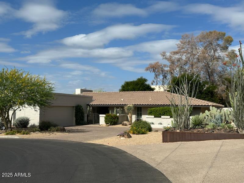 5434 E Lincoln Drive Property Photo 1